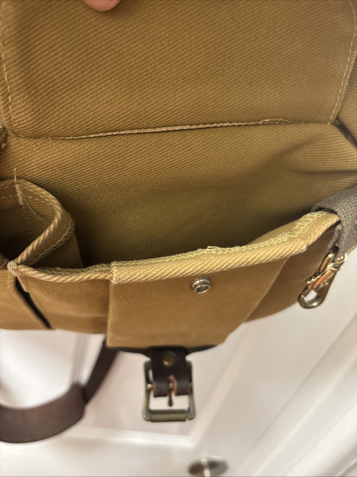 Filson Rugged Twill Field Bag | Medium – 14L | Tan