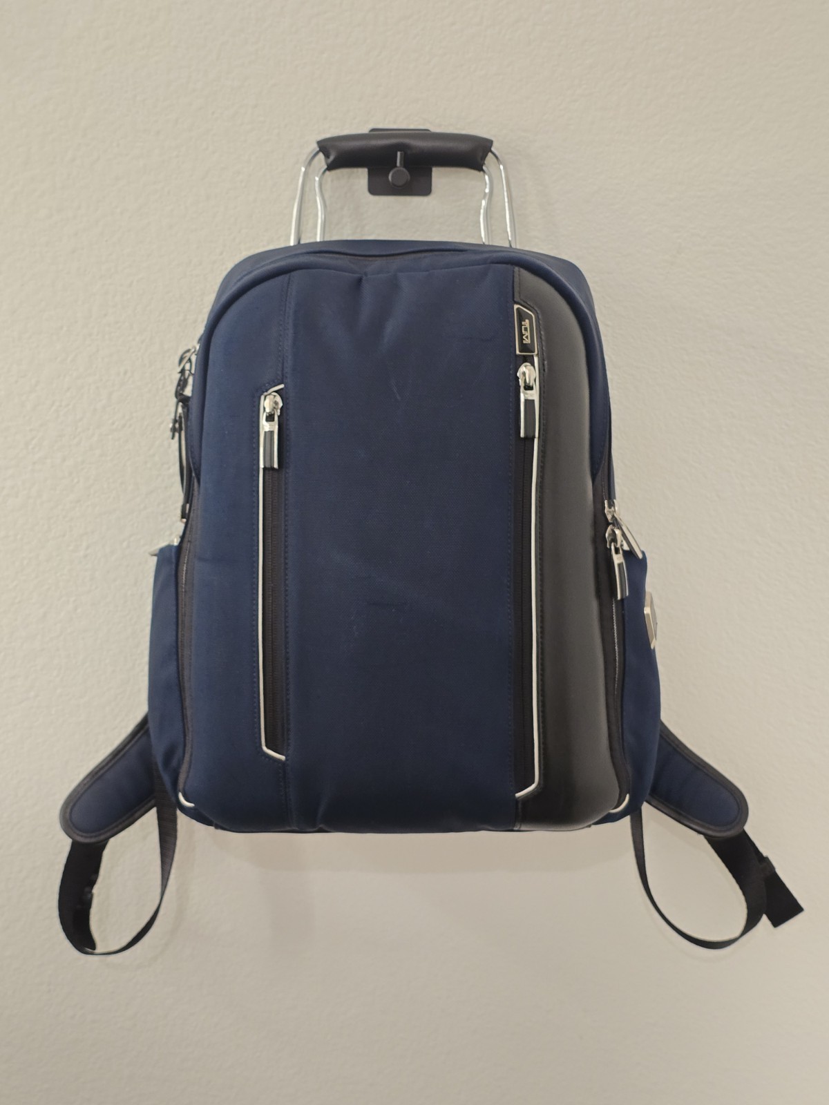 Tumi Arrive Logan Medium Backpack Signature Blue Tumi Arrivé 14.5″x15.5″x5″