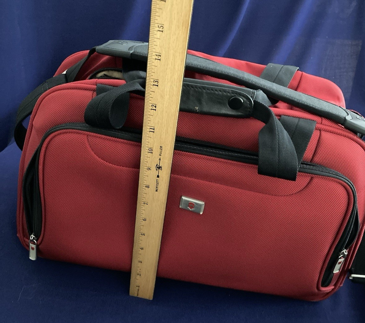 Victorinox Red Canvas Duffle Bag Luggage Carrier Zip Pockets Detachable Strap