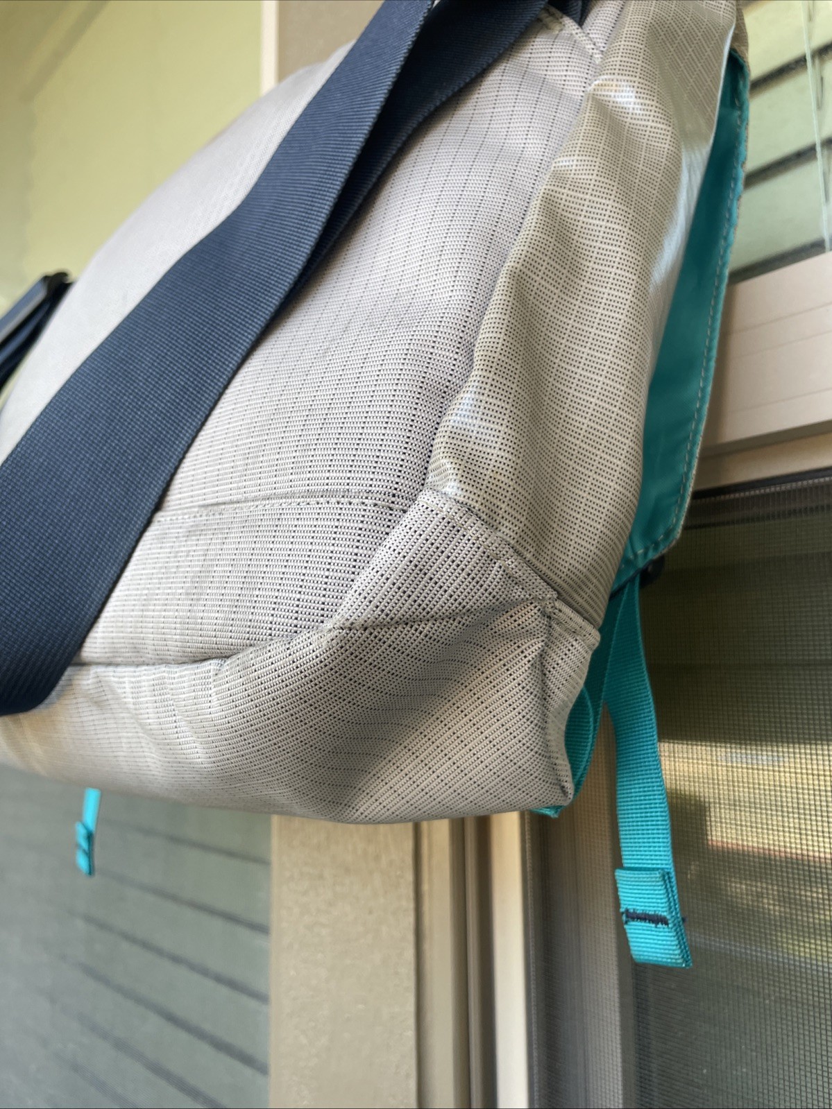 RARE Patagonia Black Hole Messenger 12L Bag Grey Turquoise Green Laptop 49321