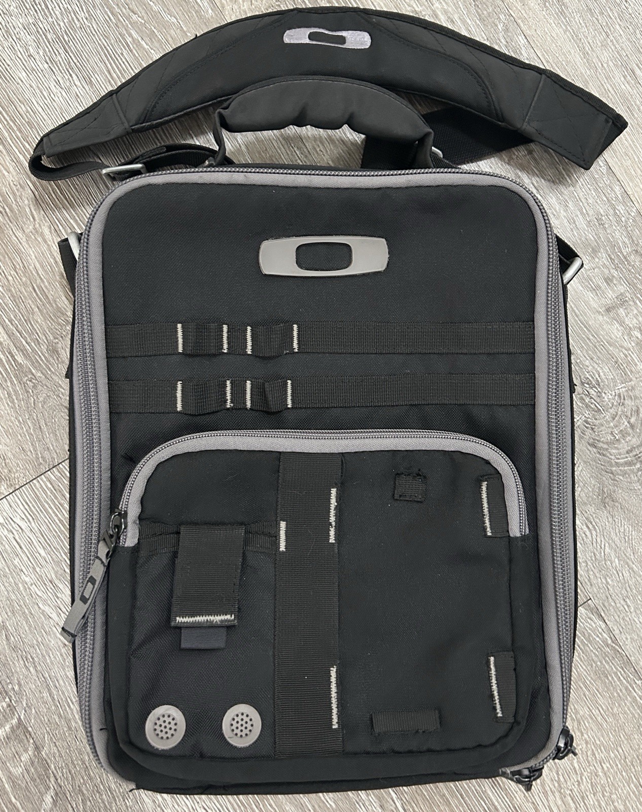 Oakley Checkpoint Vertical Laptop Messenger Bag Black, Padded, Tactical, 14×12