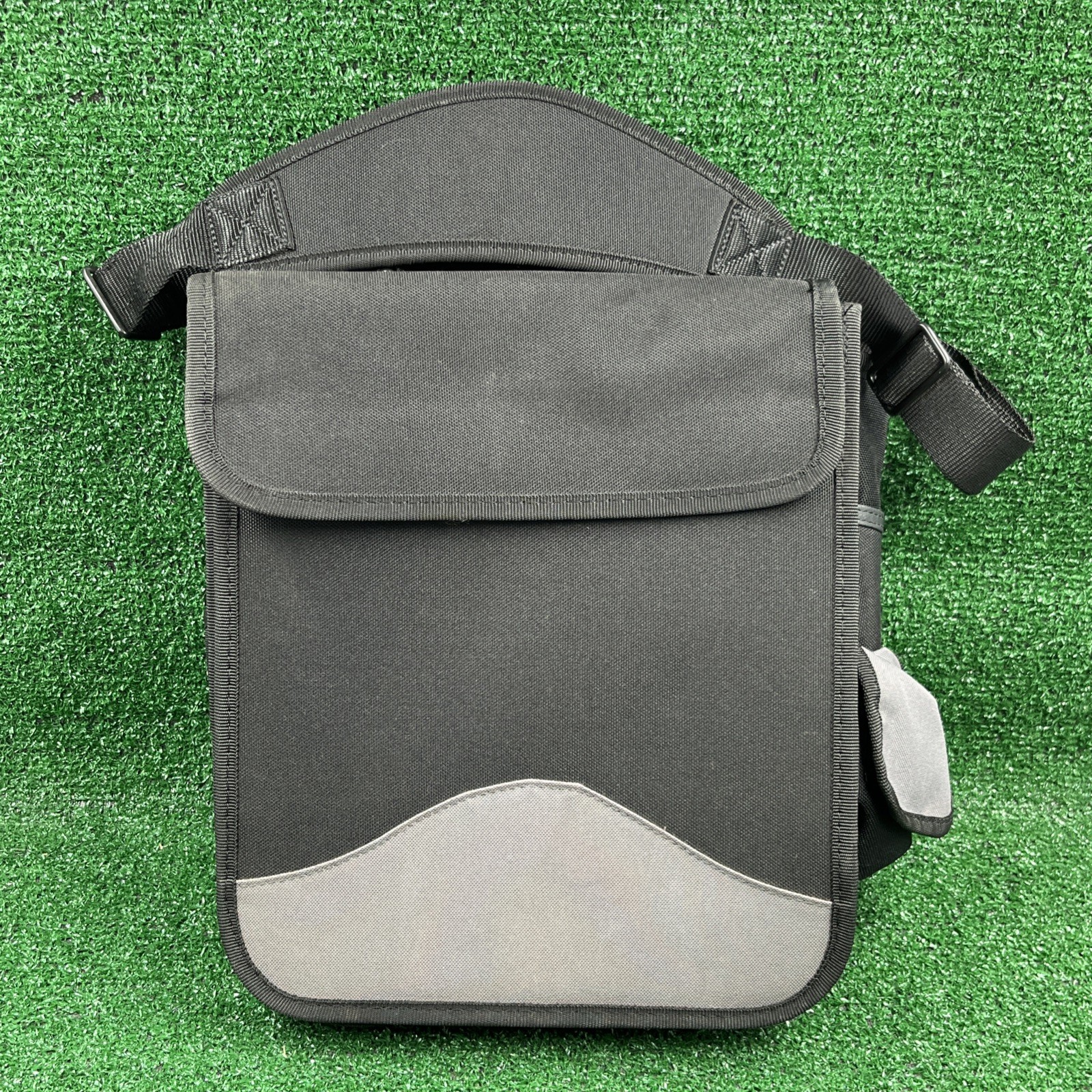 Duluth Trading Co Master Series Canvas Messenger Bag Laptop Briefcase Black Gray