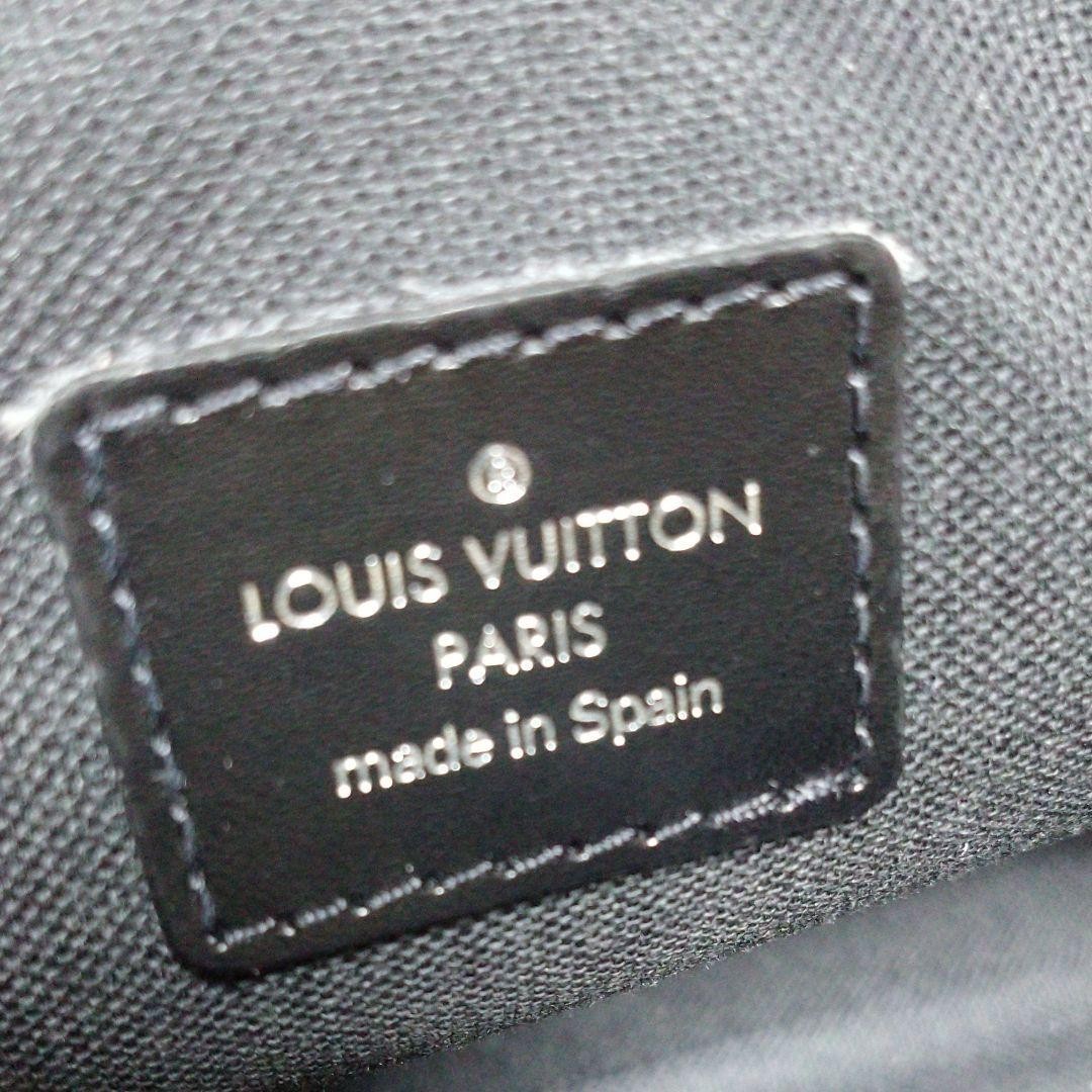 Louis Vuitton Taiga Calga Second Bag Clutch Bag Leather Black M30812 Spain Auth