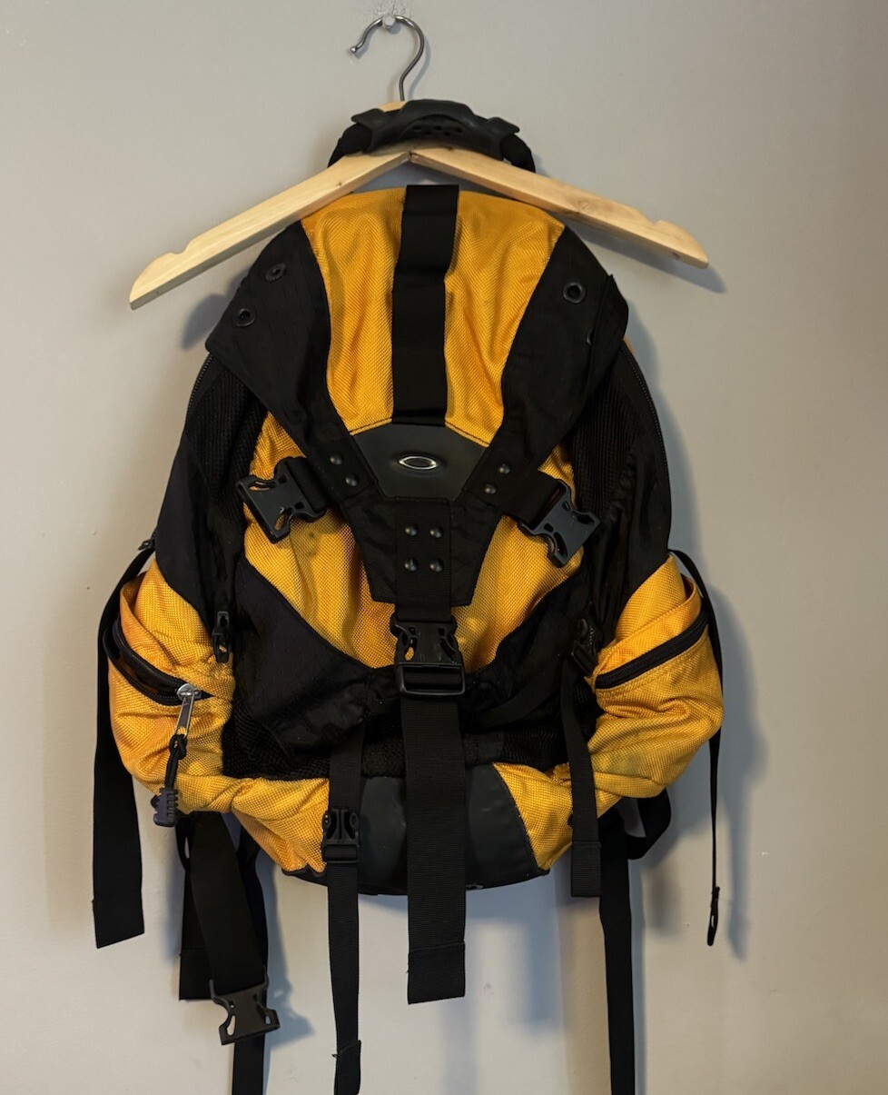 Oakley Icon 1.0 Backpack – Yellow/Black – Vintage – Genuine