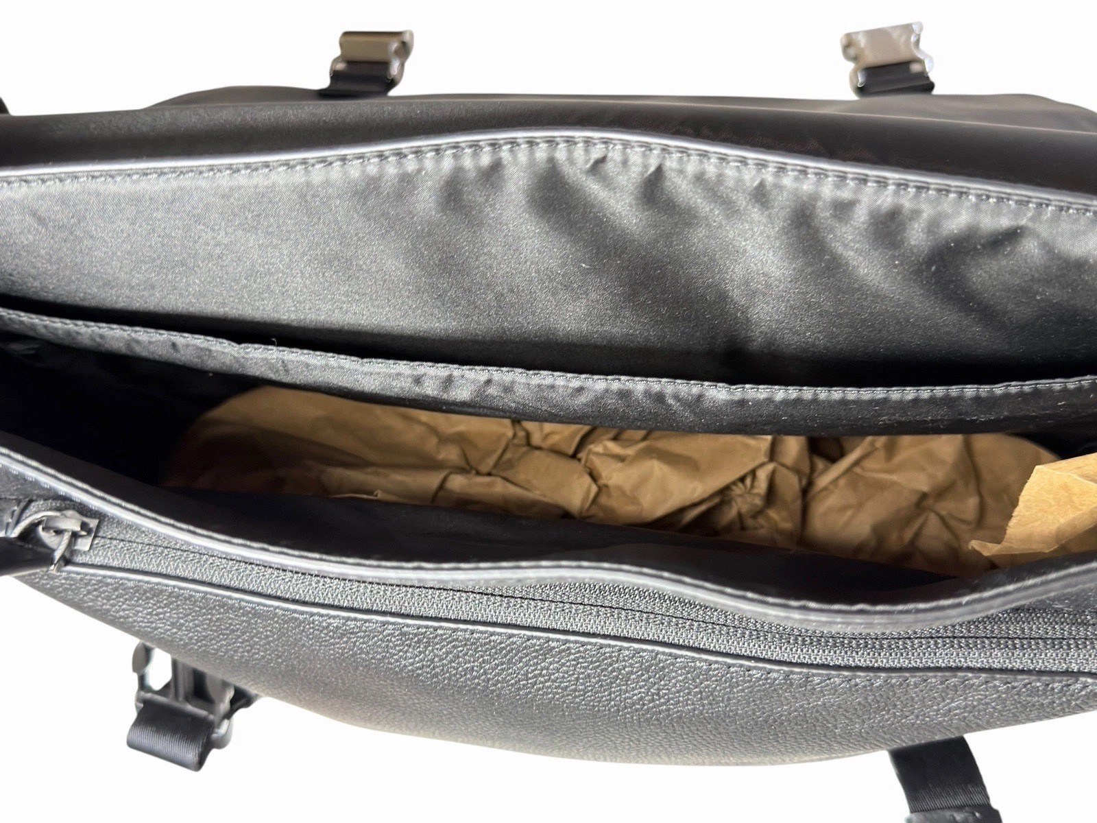 Michael Kors Greyson Black Leather Messenger Bag Crossbody Laptop Work Medium