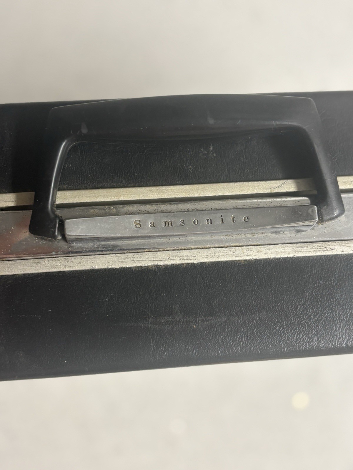 Samsonite Black Hard Briefcase Latch Closure Inner Dividers Classic Business