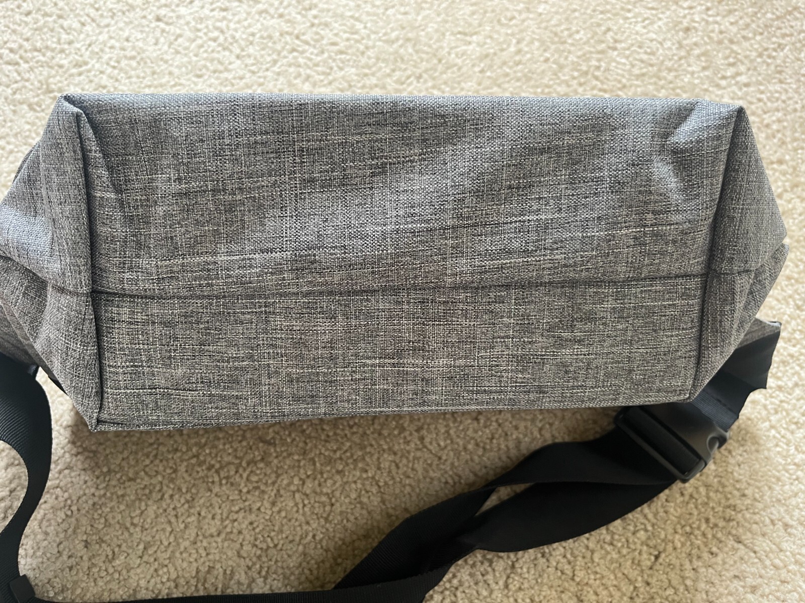 NWT HERSCHEL Messenger Bag Crossbody Grade Mid-Volume Raven Crosshatch Gray 11″