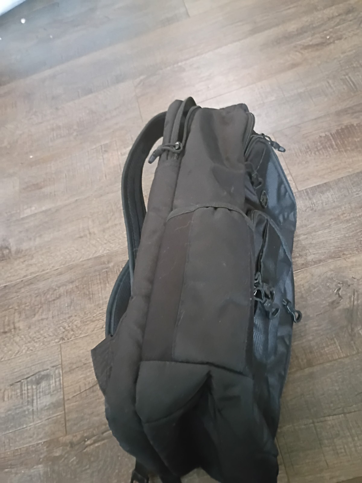 SwissGear Black Backpack Zip, Padded Adjustable Straps, Pockets Multi-Comp