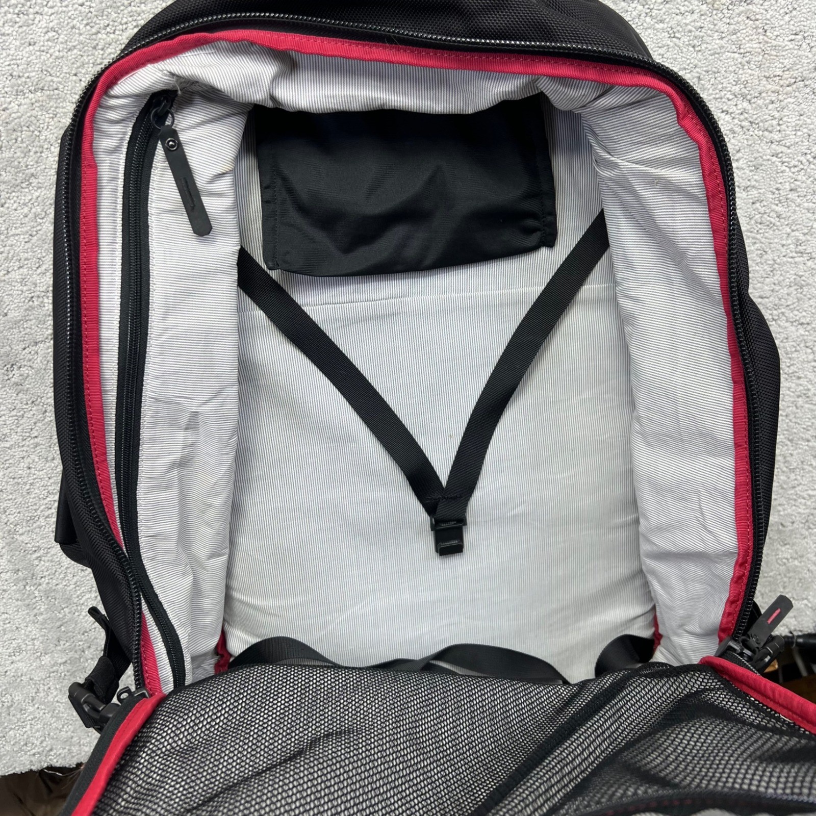 Duluth Trading Co Cargo Bold Travel Excursion Backpack Duffle Tactical Work