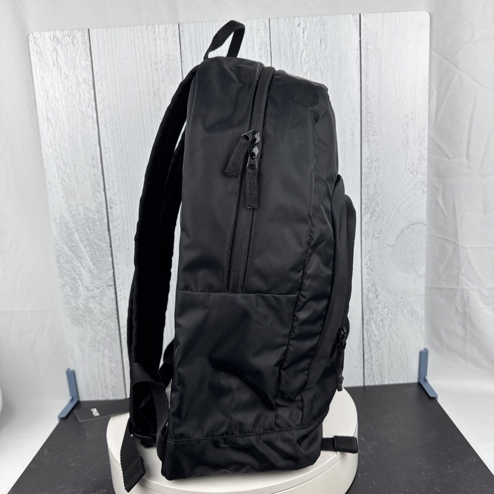 Oakley 23L Sport Backpack Black Nylon Durable Travel School Bag FOS901071 NWT