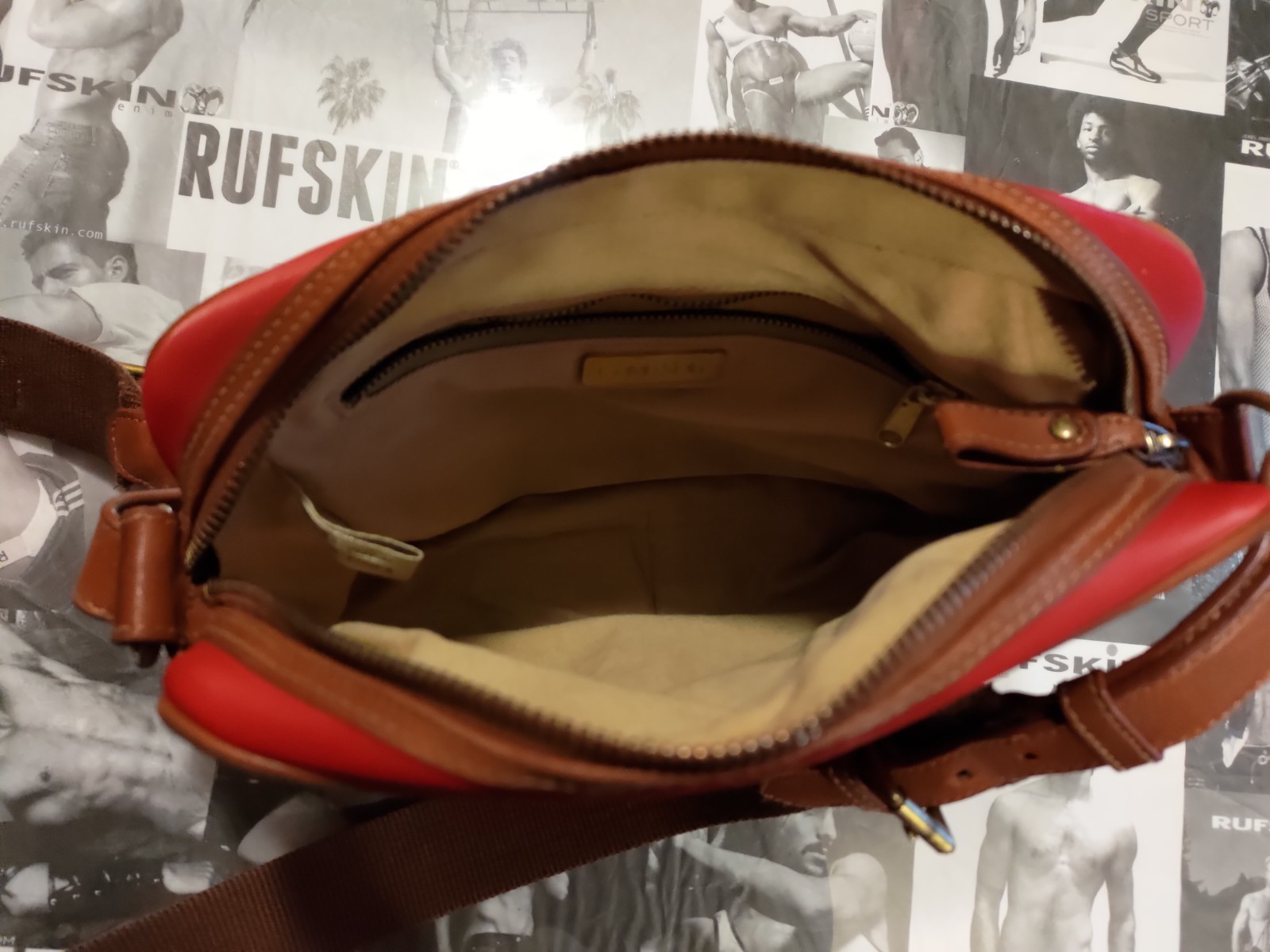 CALVIN KLEIN LEATHER PURSE MESSENGER CROSSBODY SHOULDER BAG. RED. VINTAGE 🌈 GAY