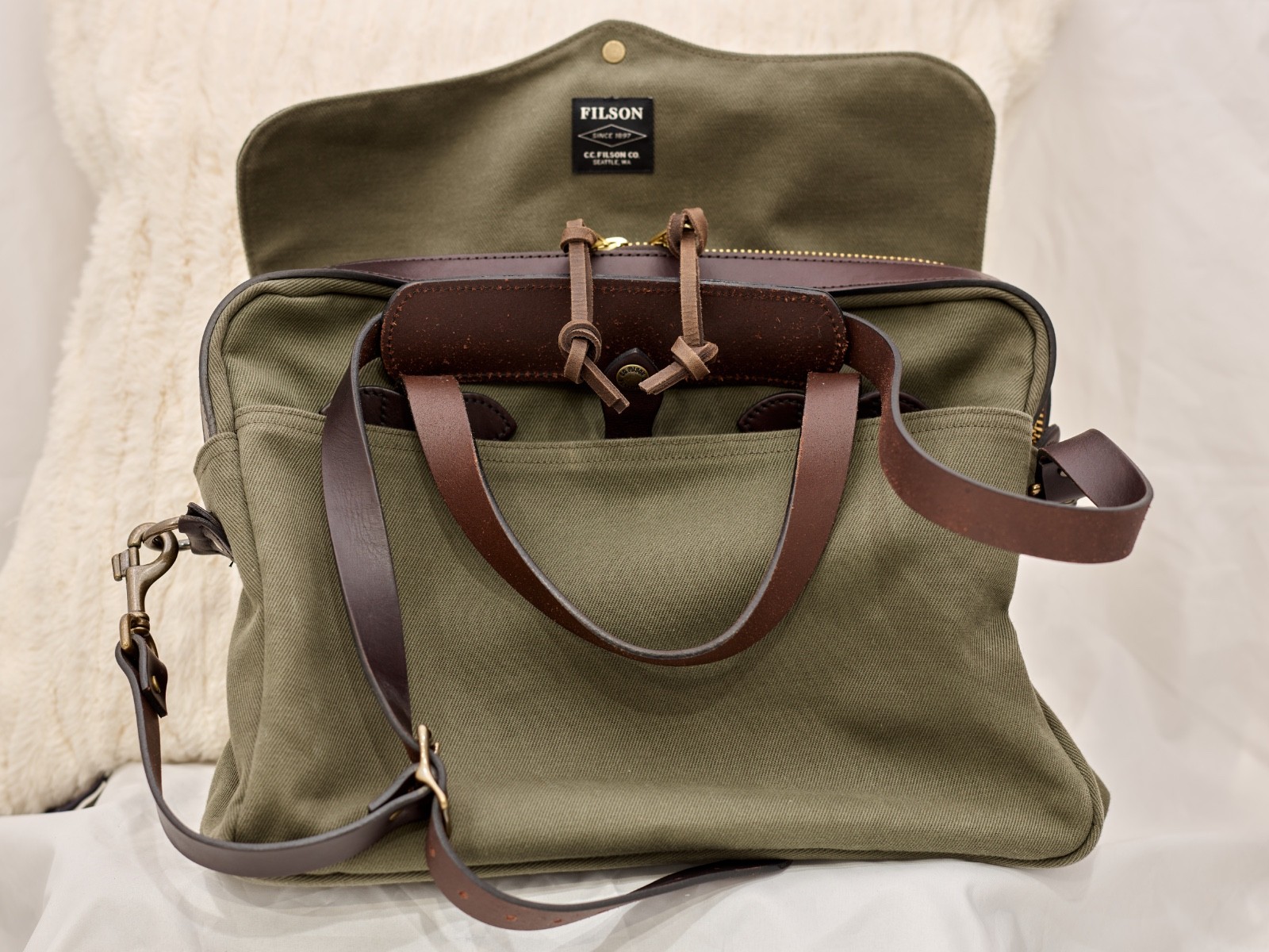 MINT Filson Original 256 Briefcase 2x Bags in Tan and Otter green + 1 Strap