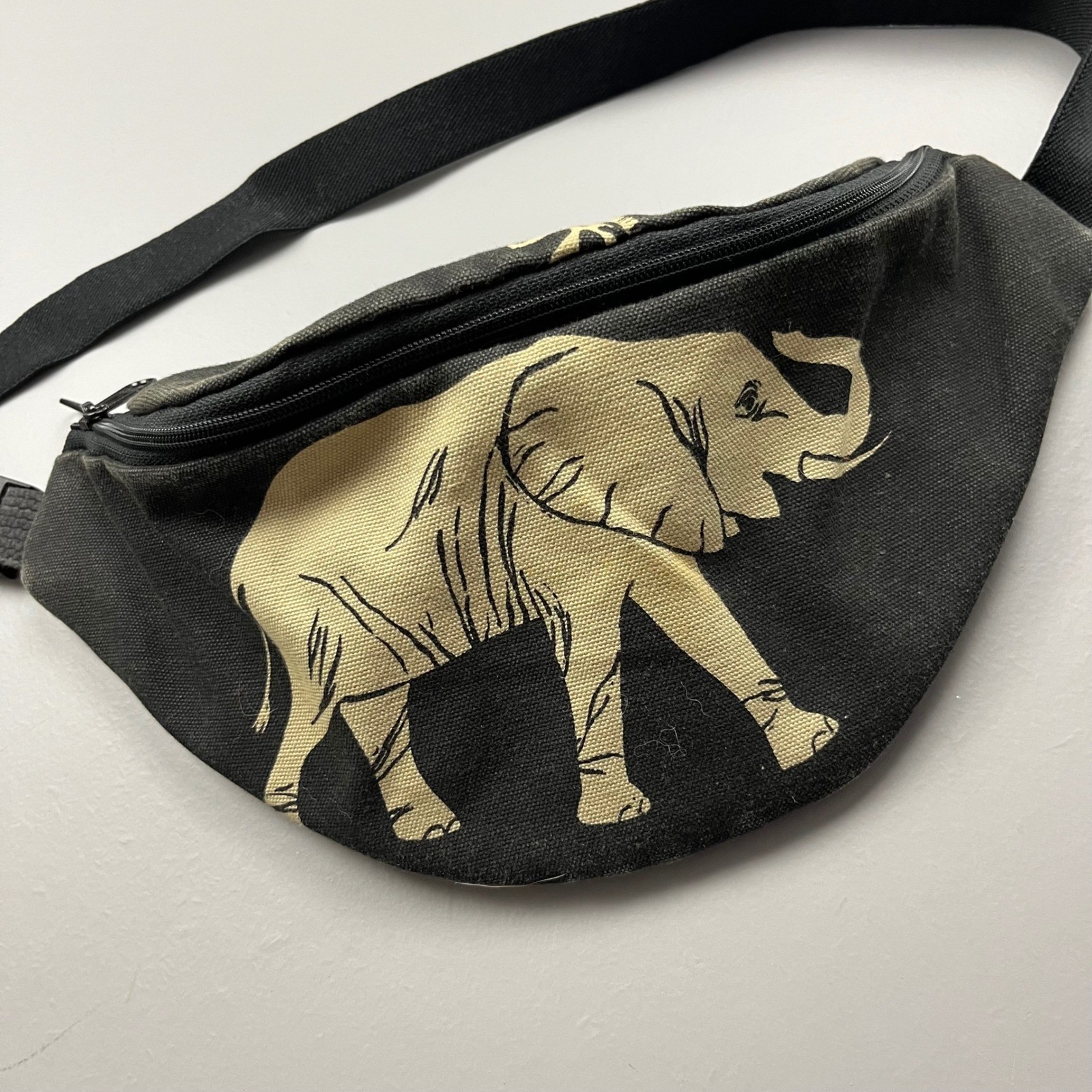 Travel Tales Fanny Pack Unisex OS Black Safari Elephant Zebra Giraffe Canvas Bag
