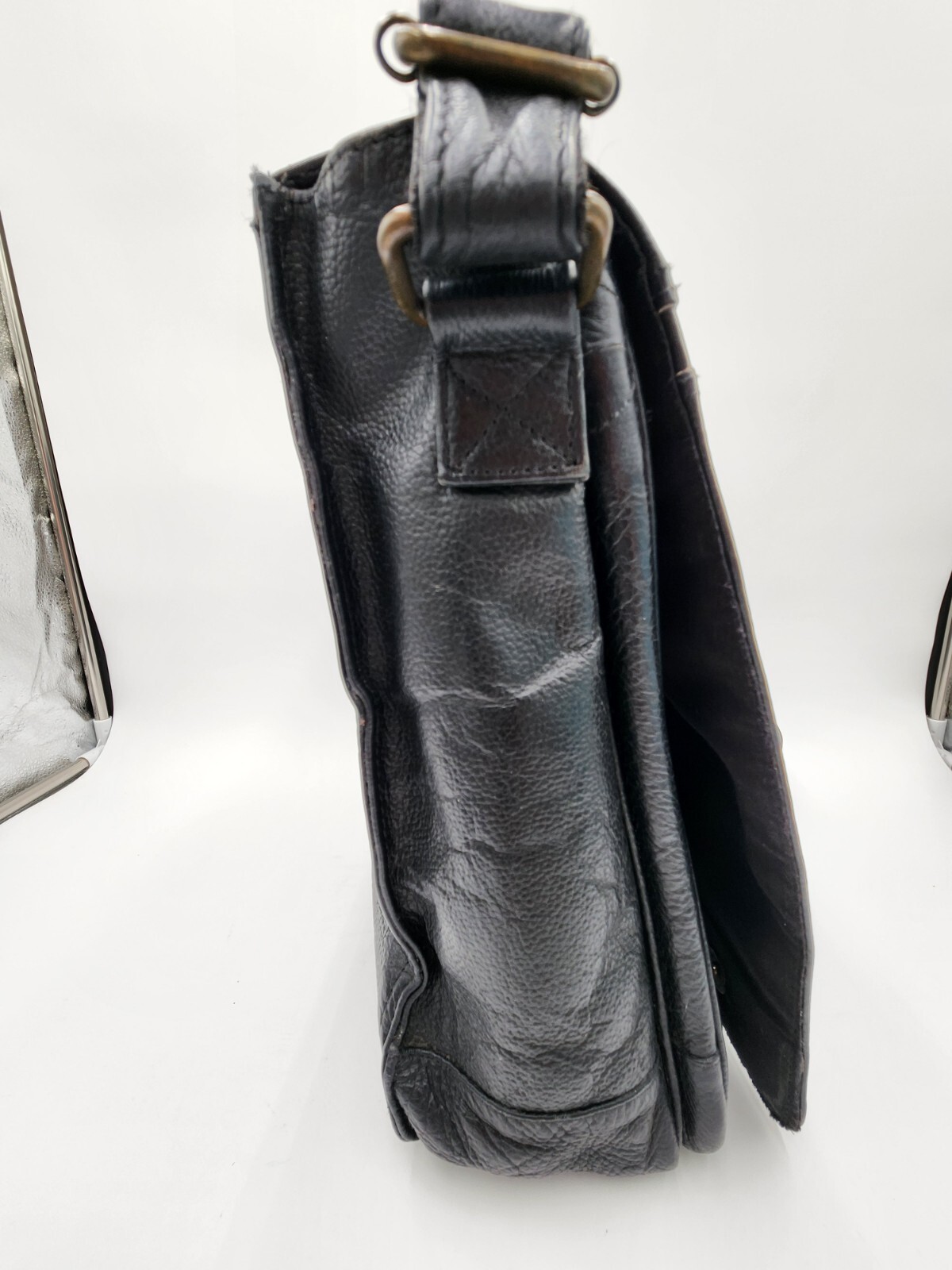Vintage Wilsons Black Leather Messenger Bag Crossbody Strap Flap Close 12x12x5