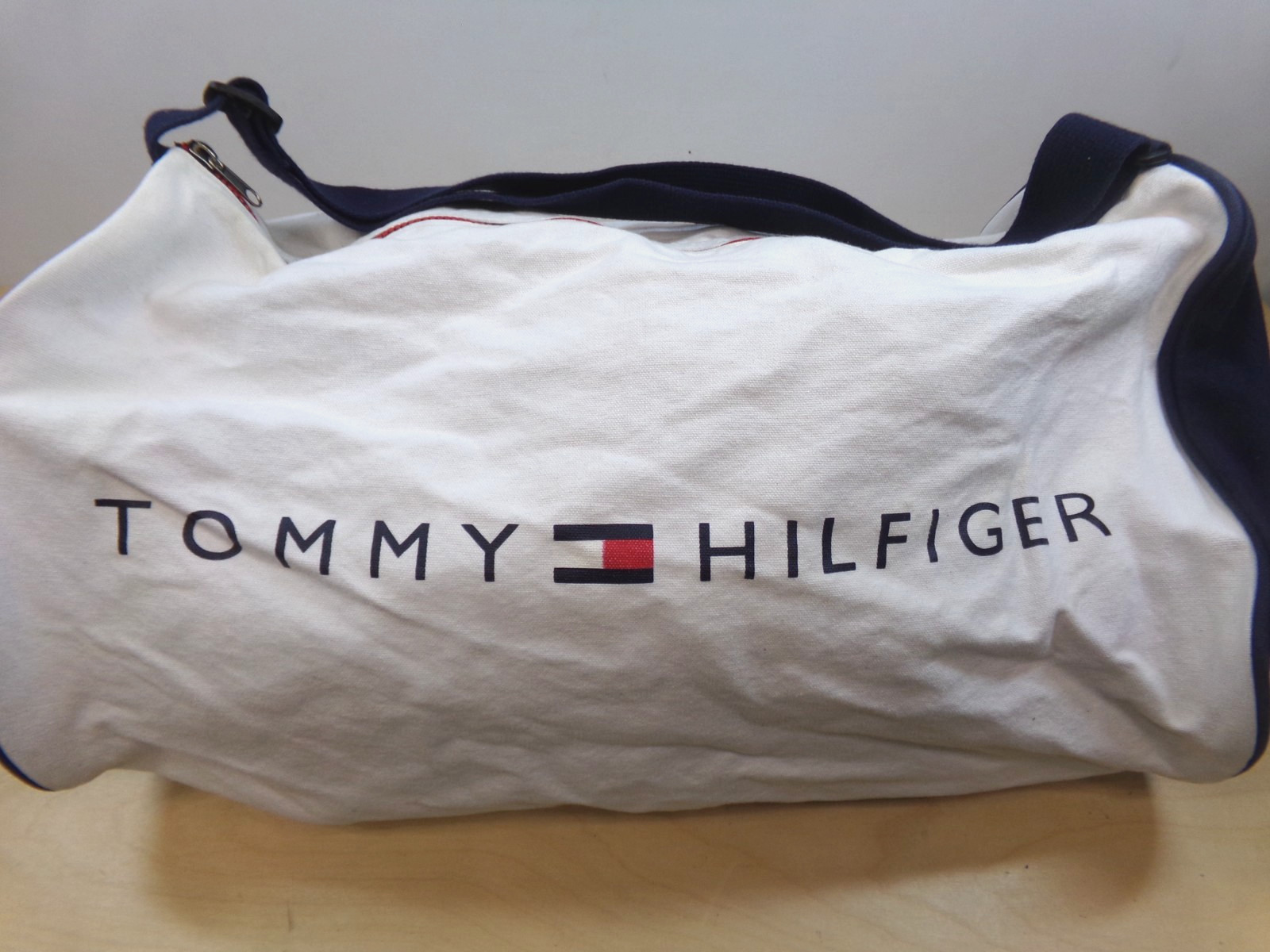 Tommy Hilfiger Vintage Classic White Travel Duffle Weekender Gym Bag Carry On