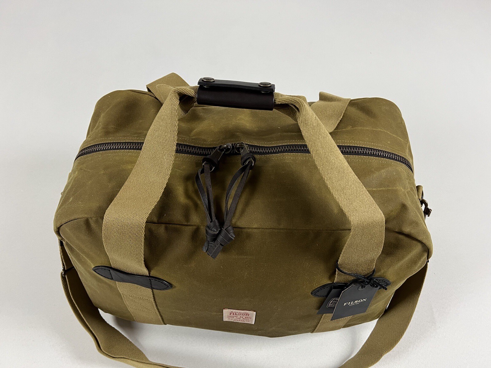 FILSON MEDIUM TIN CLOTH DUFFLE BAG DARK TAN OS NWT
