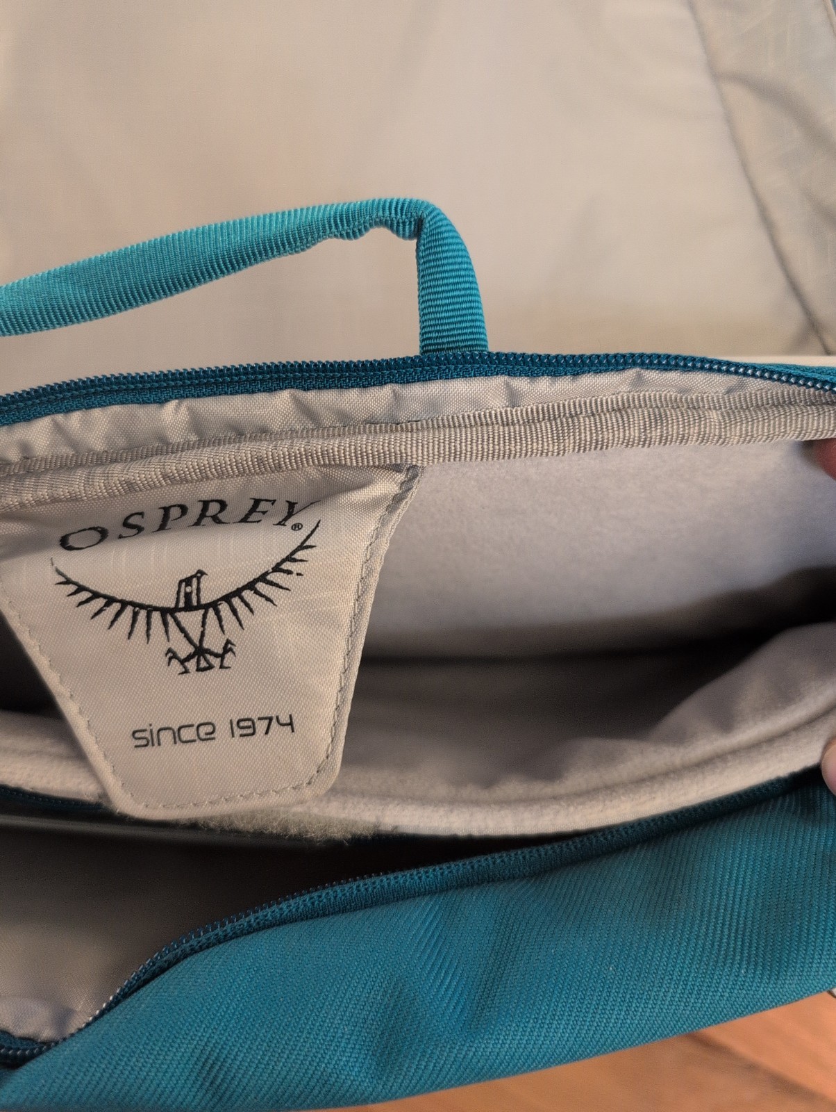 Osprey Beta Port 12 Messenger Bag Laptop Tablet Courier Teal Blue
