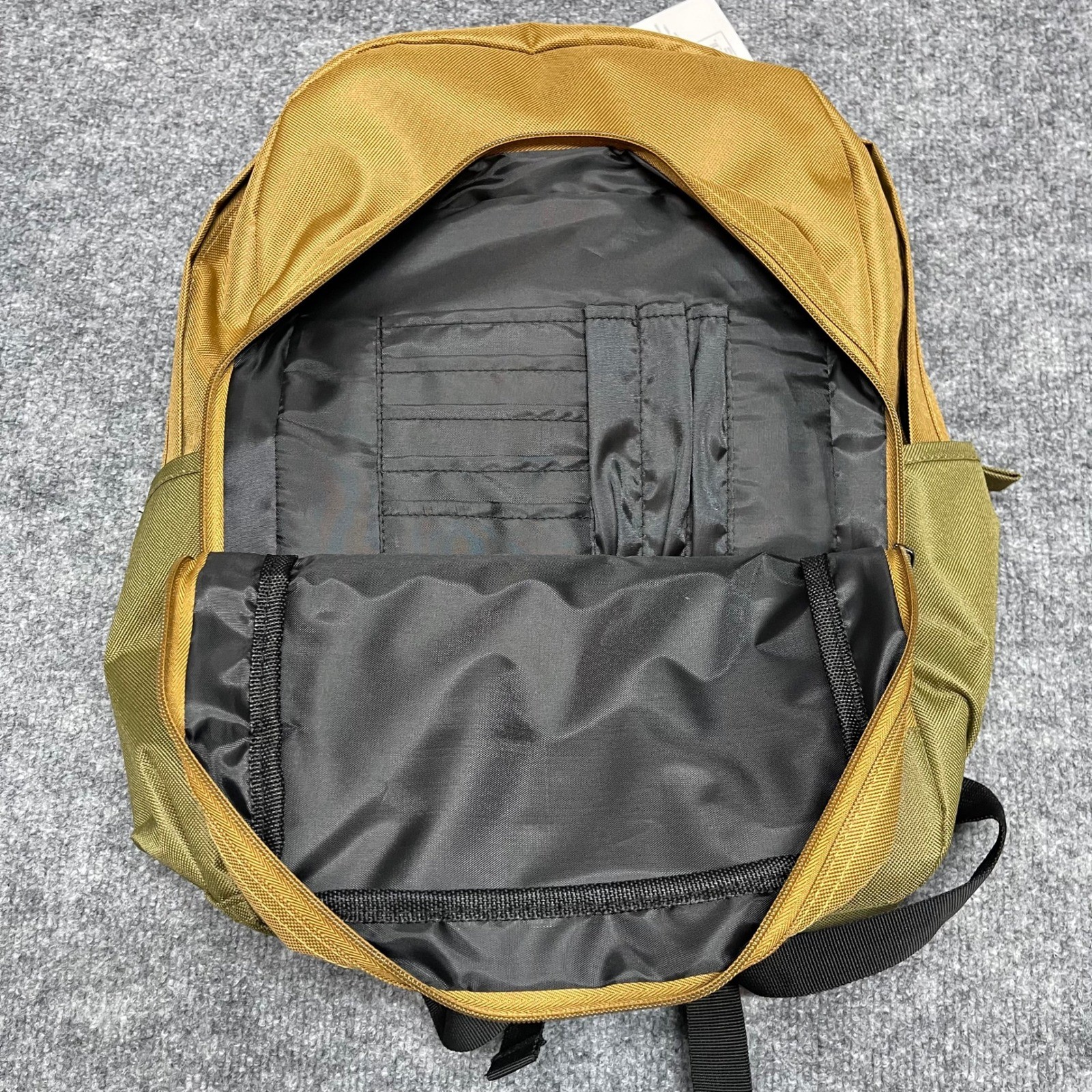 Realtree Backpack Tan Olive Canvas Padded Laptop Sleeve Outdoor Hiking NEW