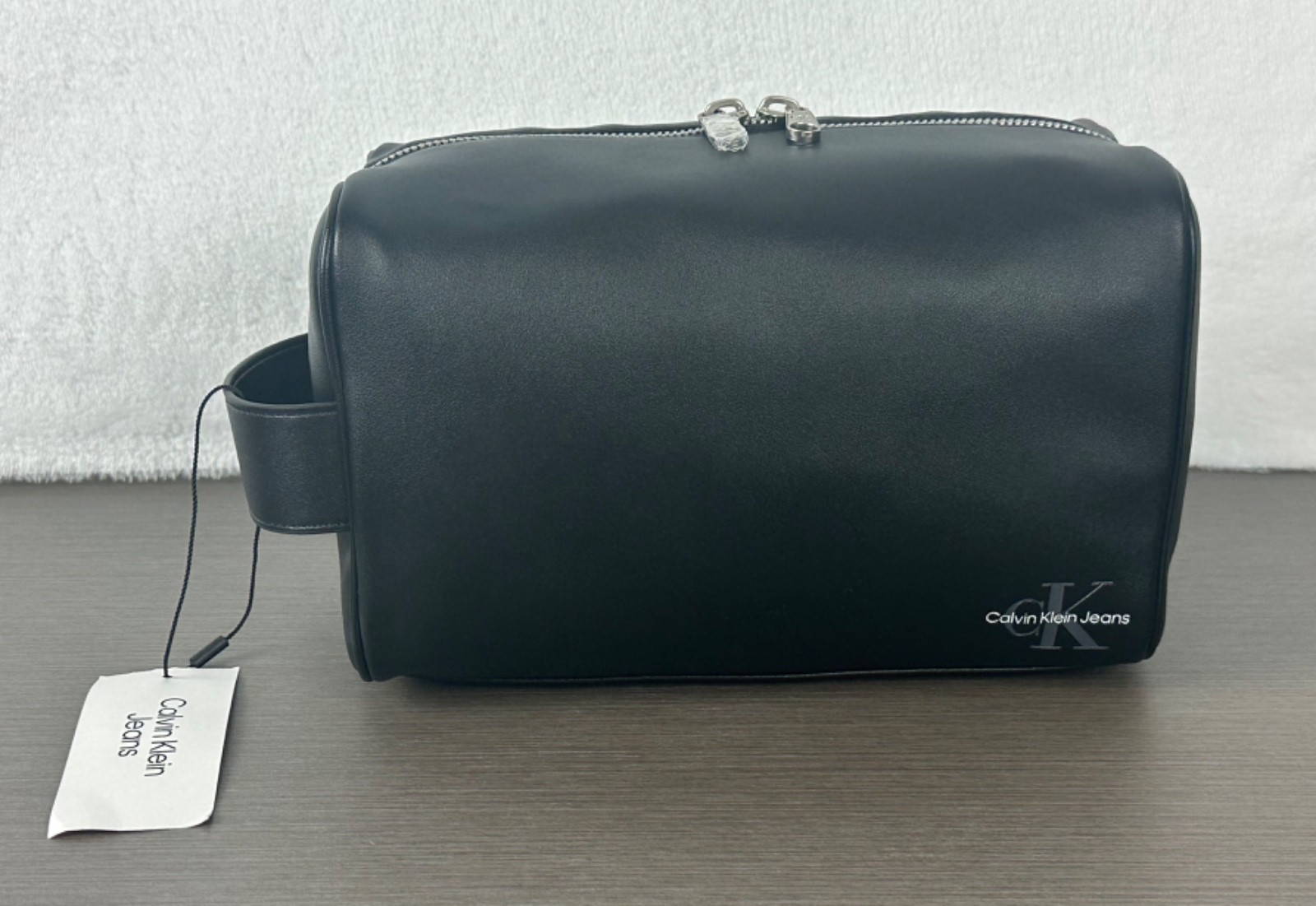 Calvin Klein Jeans Men’s Black Leather Monogram Logo Travel/ Dopp Kit Bag NWT