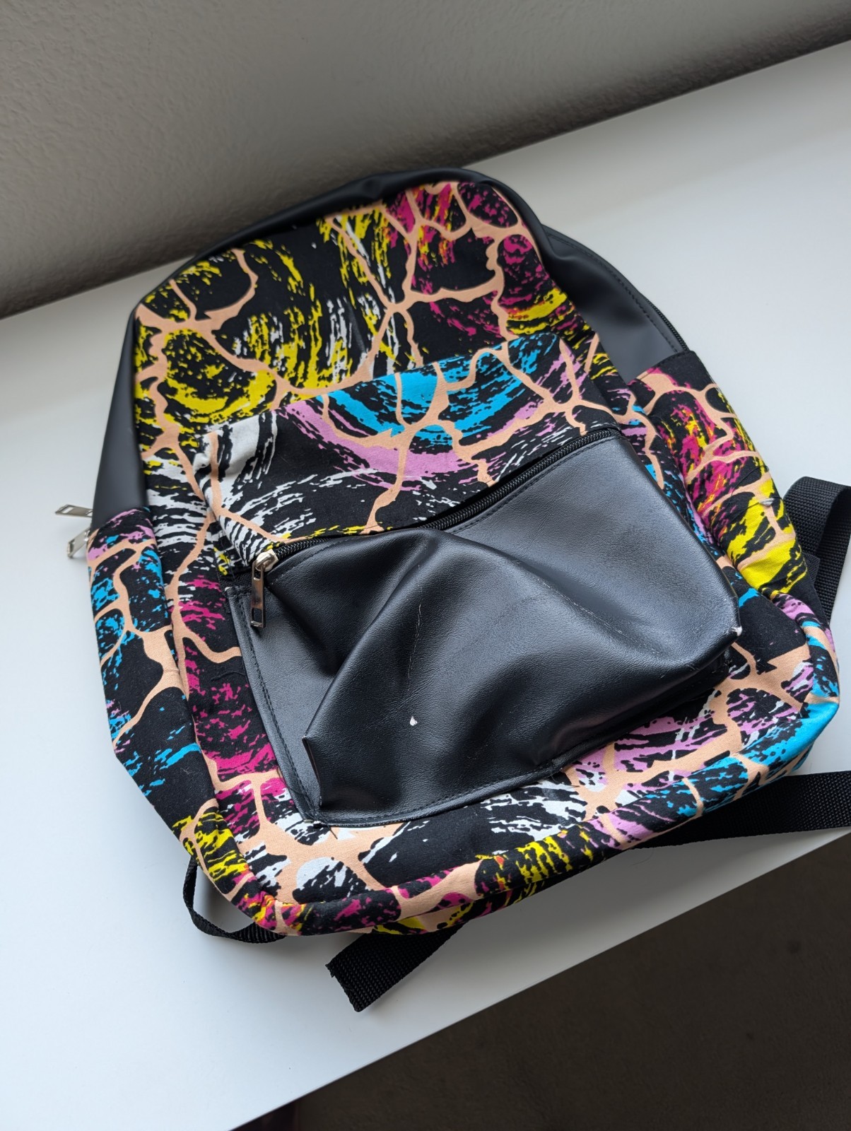 Abstract Multicolor Men’s Backpack Adjustable Shoulder Strap Zipper Closure