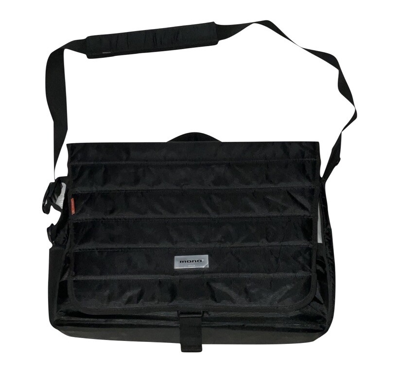 MONO EFX SERIES THE KONTROLLER CLASSIC MESSENGER BAG, BLACK UP TO 17” Laptop