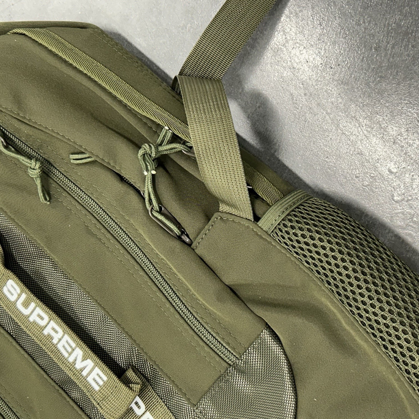 Supreme 22AW Backpack Cordura Box Logo Olive Green Multi Pocket Zip Outdoor Bag