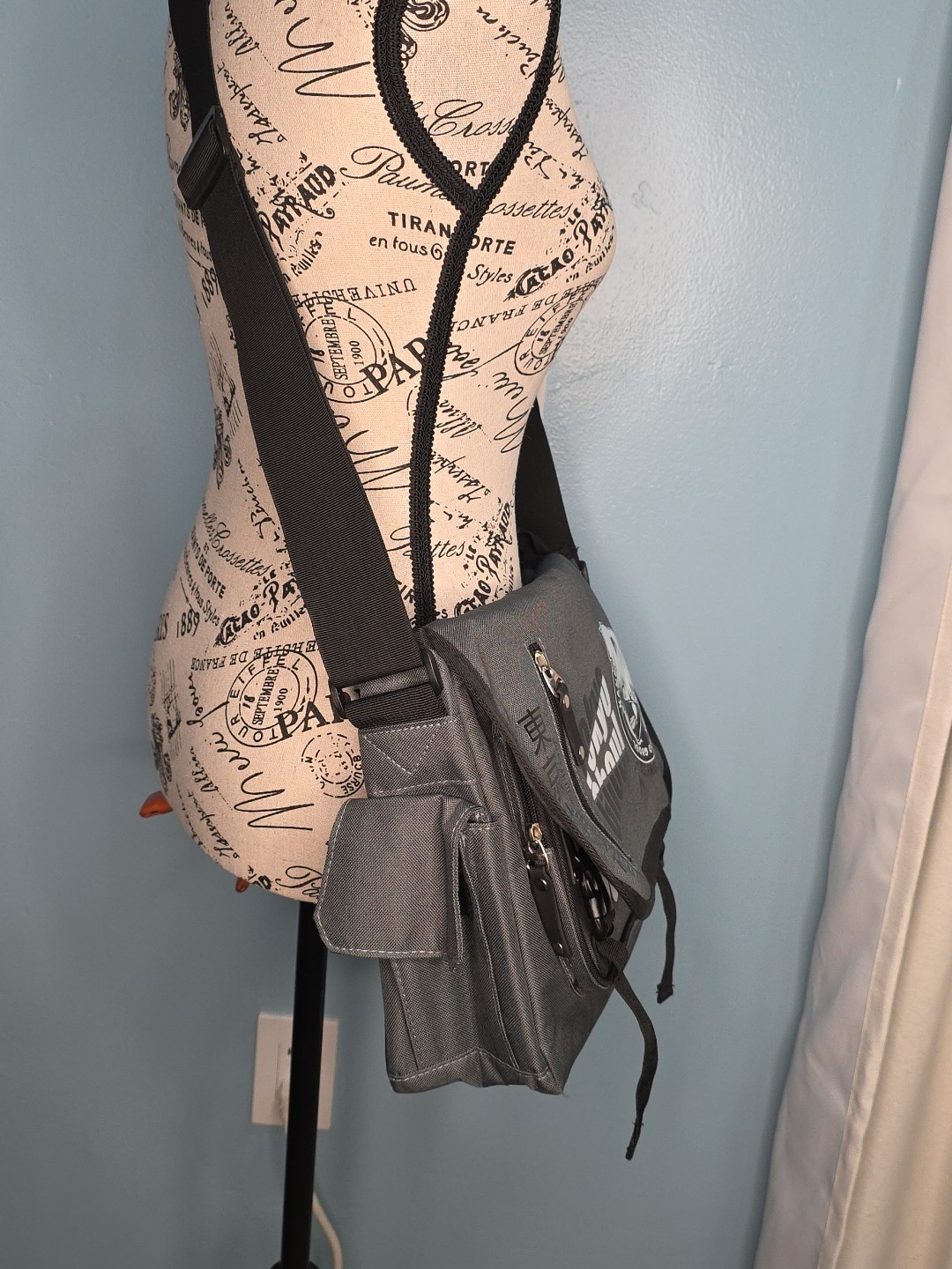 Anime Tokyo Ghoul Shoulder Bag Attack on Titan Messenger Satchel School Bag