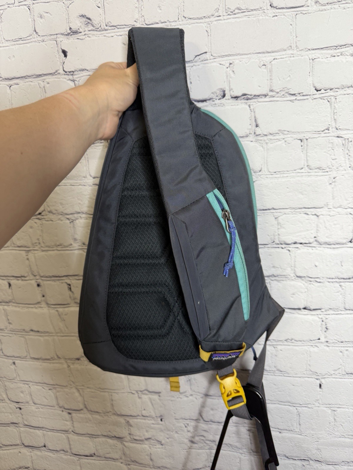 patagonia 8l atom sling Bag