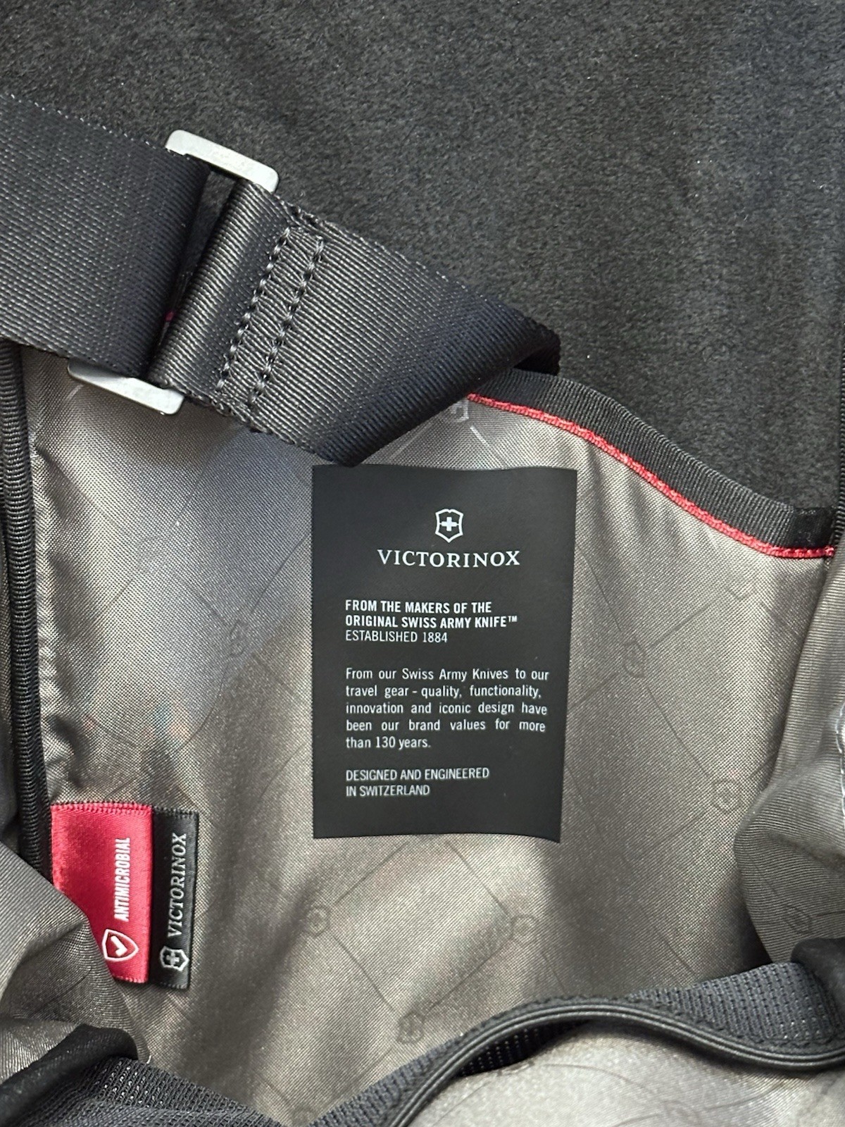 Victorinox Travel Essentials Sling Bag Body Bag Shoulder Bag with Shoulder Strap
