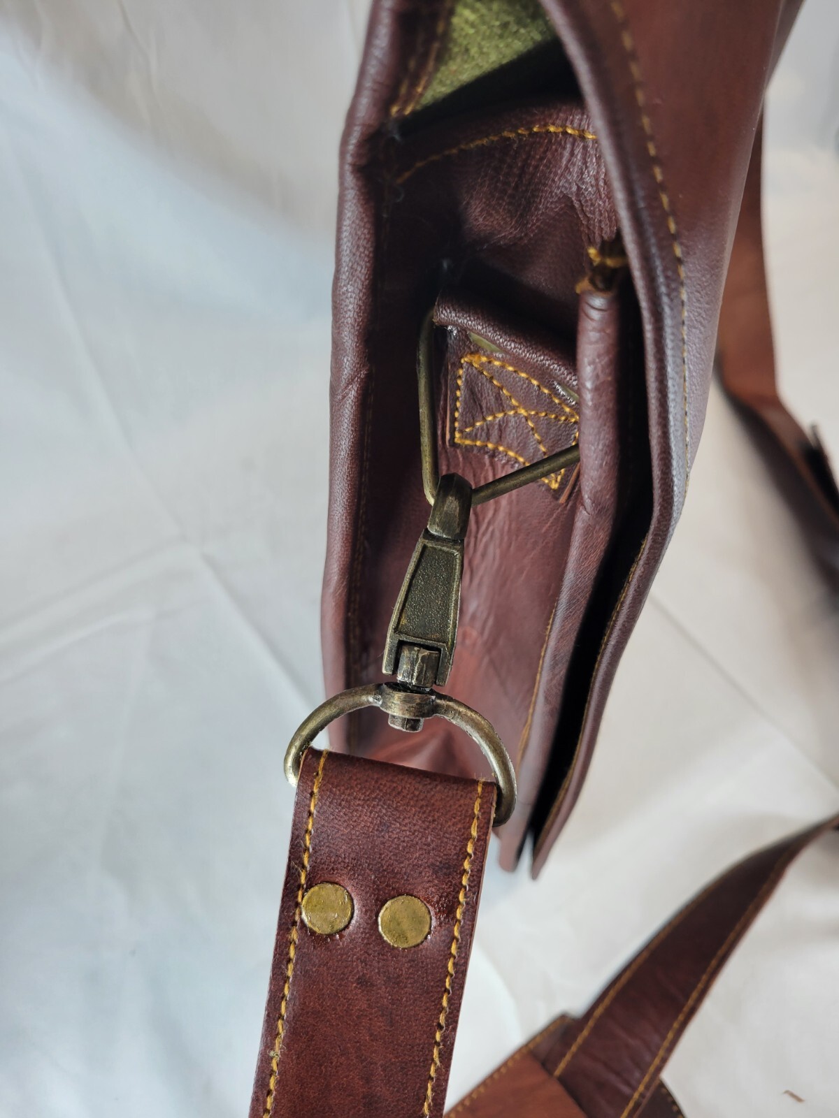 Jony Vintage Handcrafted Leather Messenger 16″ Bag – 100% Unprocessed Leather