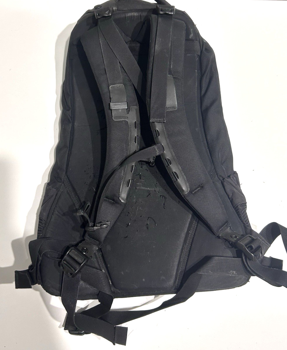 🔥 RARE Arcteryx CONCEPTS Backpack ARRO 22 Bag Hiking WATERPROOF 💥