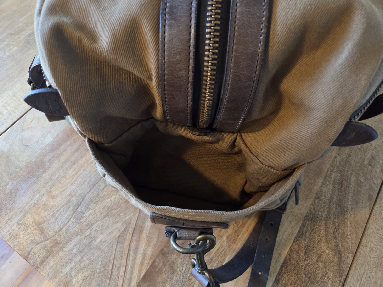 Filson Medium Rugged Twill Outfitter Bag | NWOT | Talon Era | Tan | Made in USA