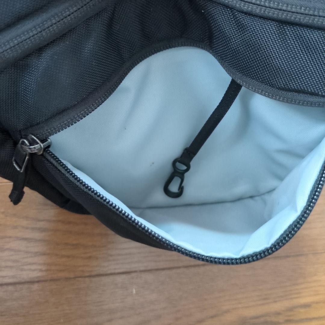ARC’TERYX Black Shoulder Bag Unused Compact Crossbody 18x24cm