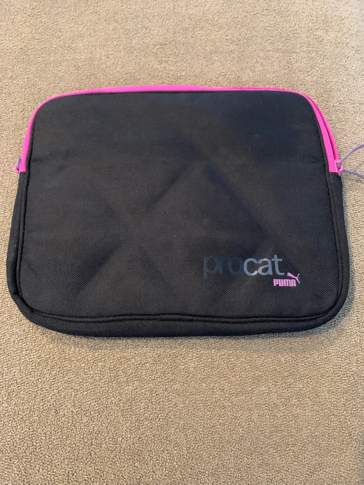 ProCat Puma IPad / Tablet Sleeve 10 x 8 in – Black & Pink (CC)