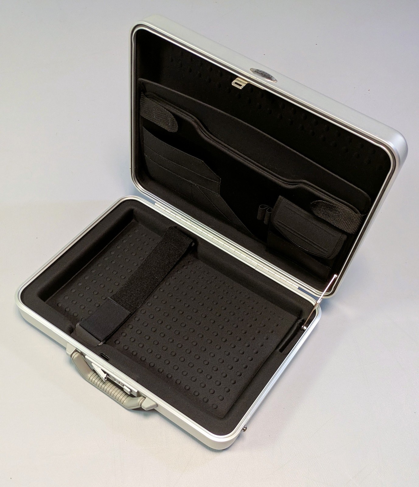 Vintage Zero Halliburton Aluminum Attache Laptop Case – 18 x 13 x 4 Dial Lock