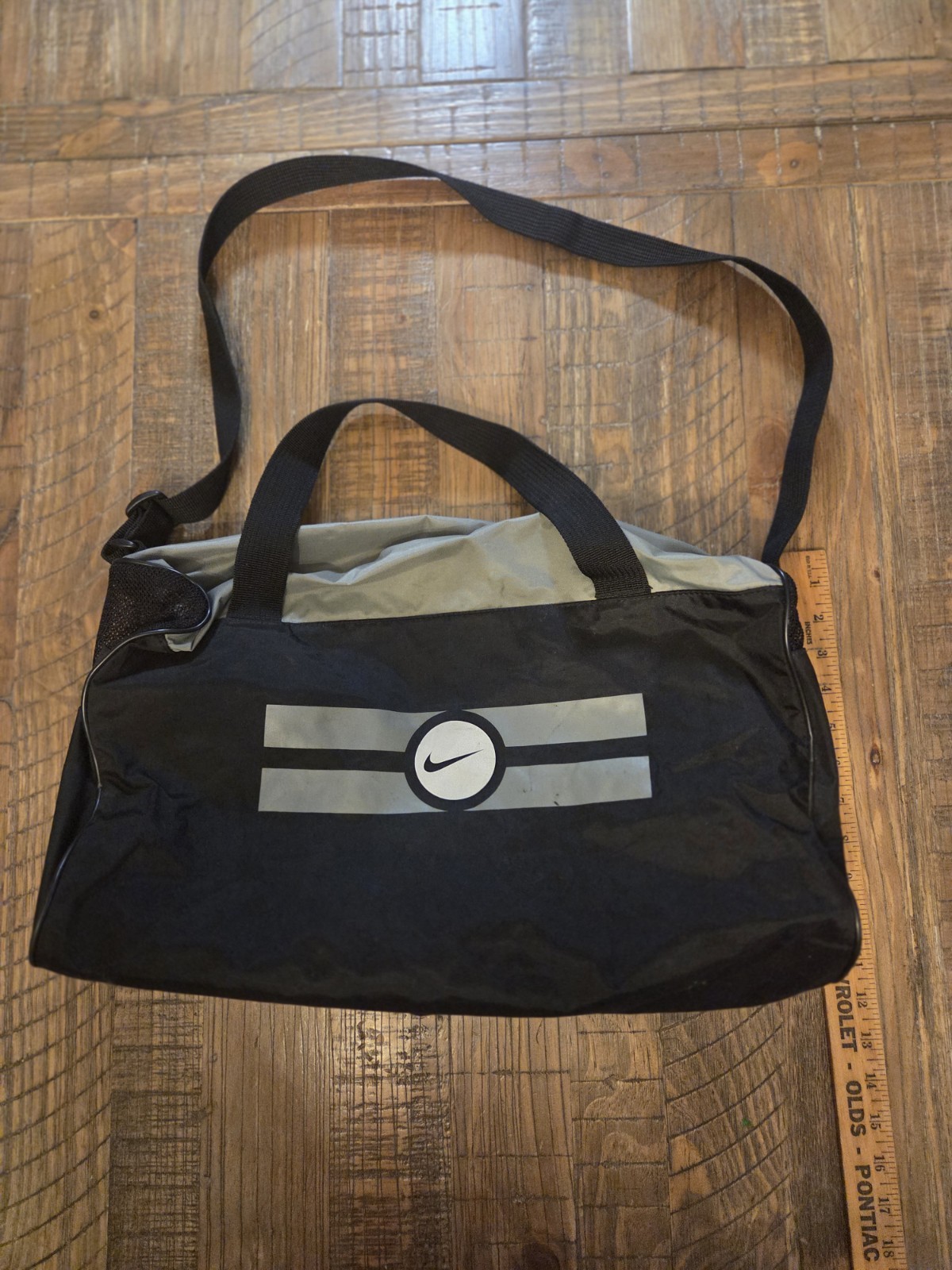 Nike Black and Gray Duffle Lightweight Gym Workout 100% Nylon Sack Handbag