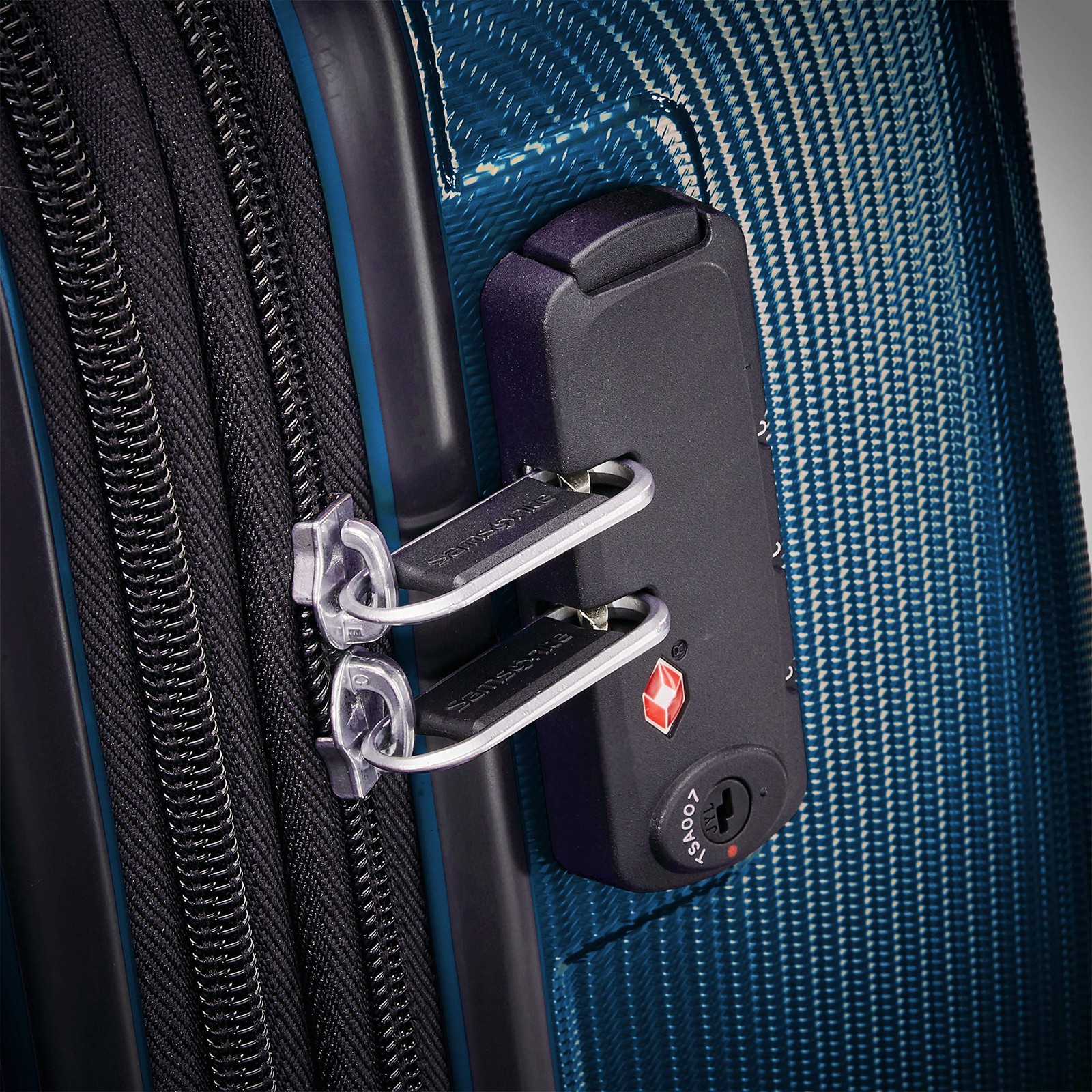 Samsonite Winfield 3 DLX Spinner Navy Carry On 20 Inch U2