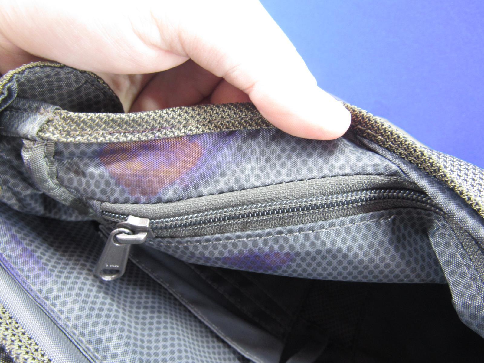 TUMI T-Tech Green Essential Gear Ballistic Nylon Messenger Bag Laptop 18″13″x5