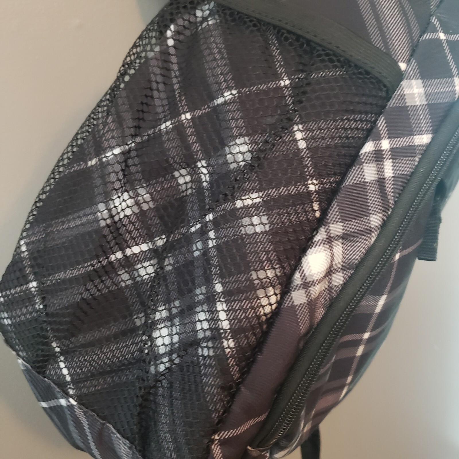 Thirty One Sling Bag Crosshatch Grey & Black Plaid Travel Hiking Backpack NWOT