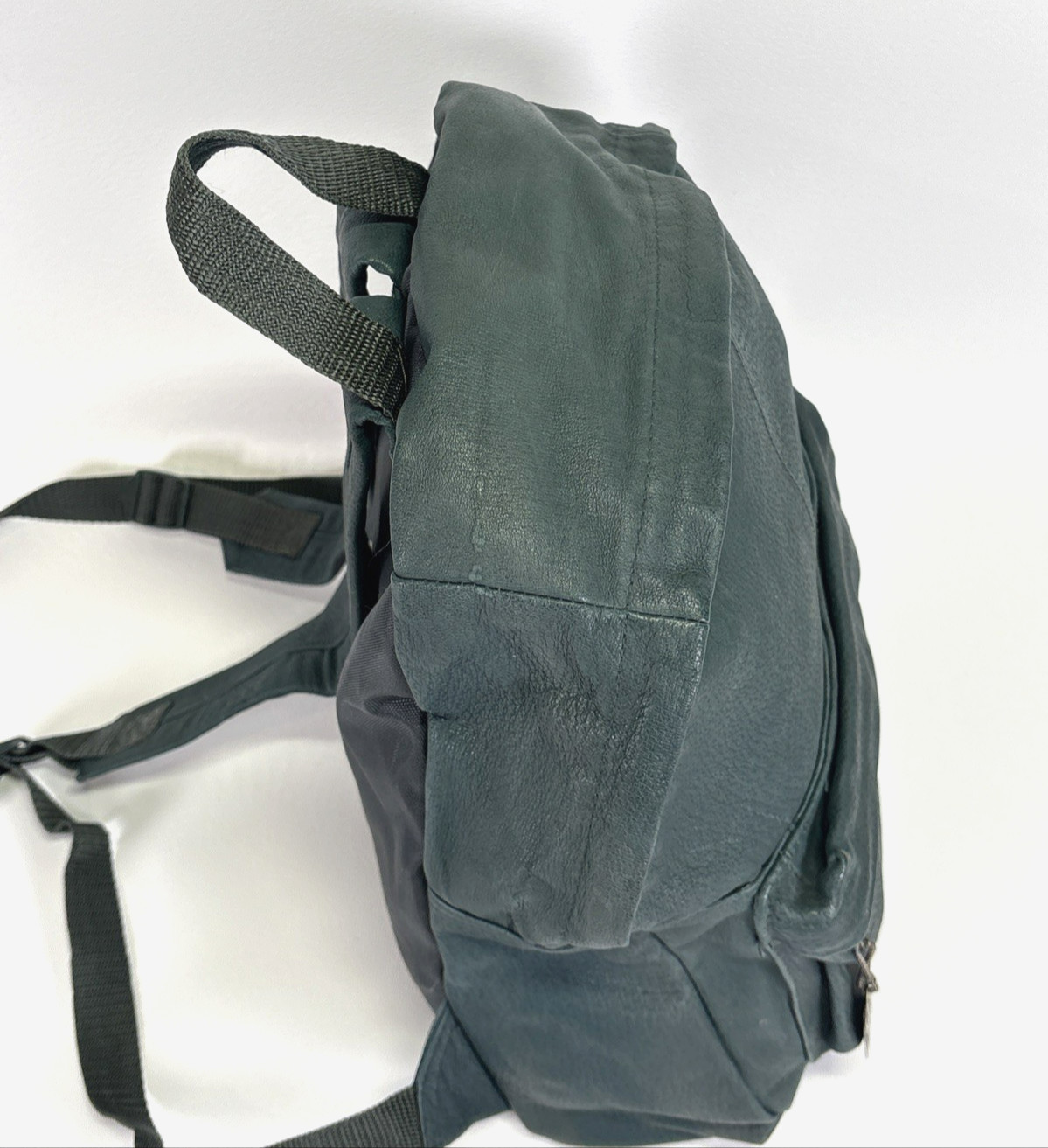 Wilson’s Adventure Bound Green Leather 2 YKK zippered pocket backpack Sunkissed