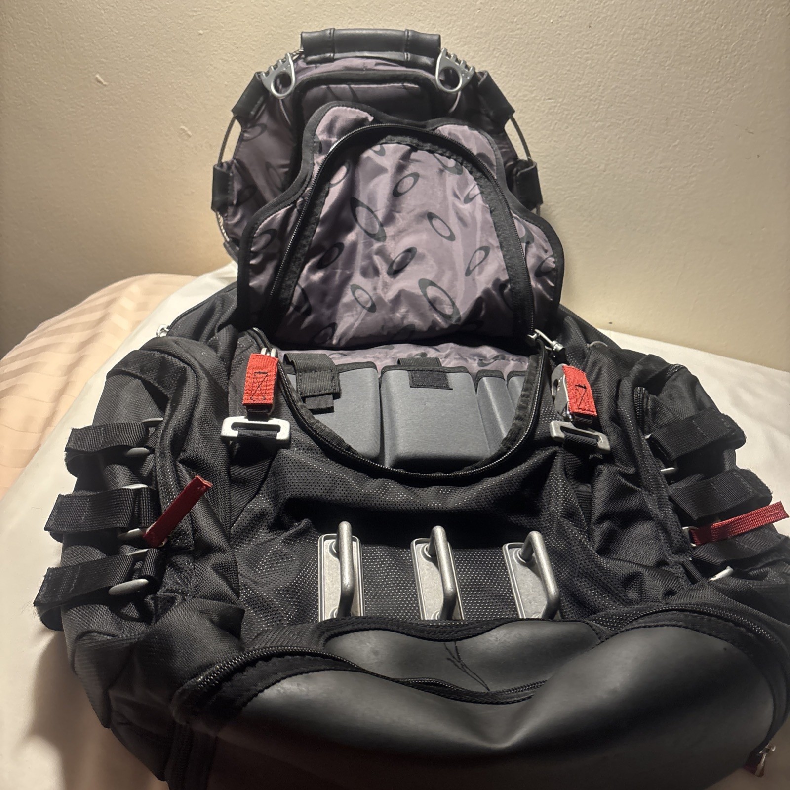 Oakley Tactical Field Gear Men’s Backpack Stock No 20-Sy242-B