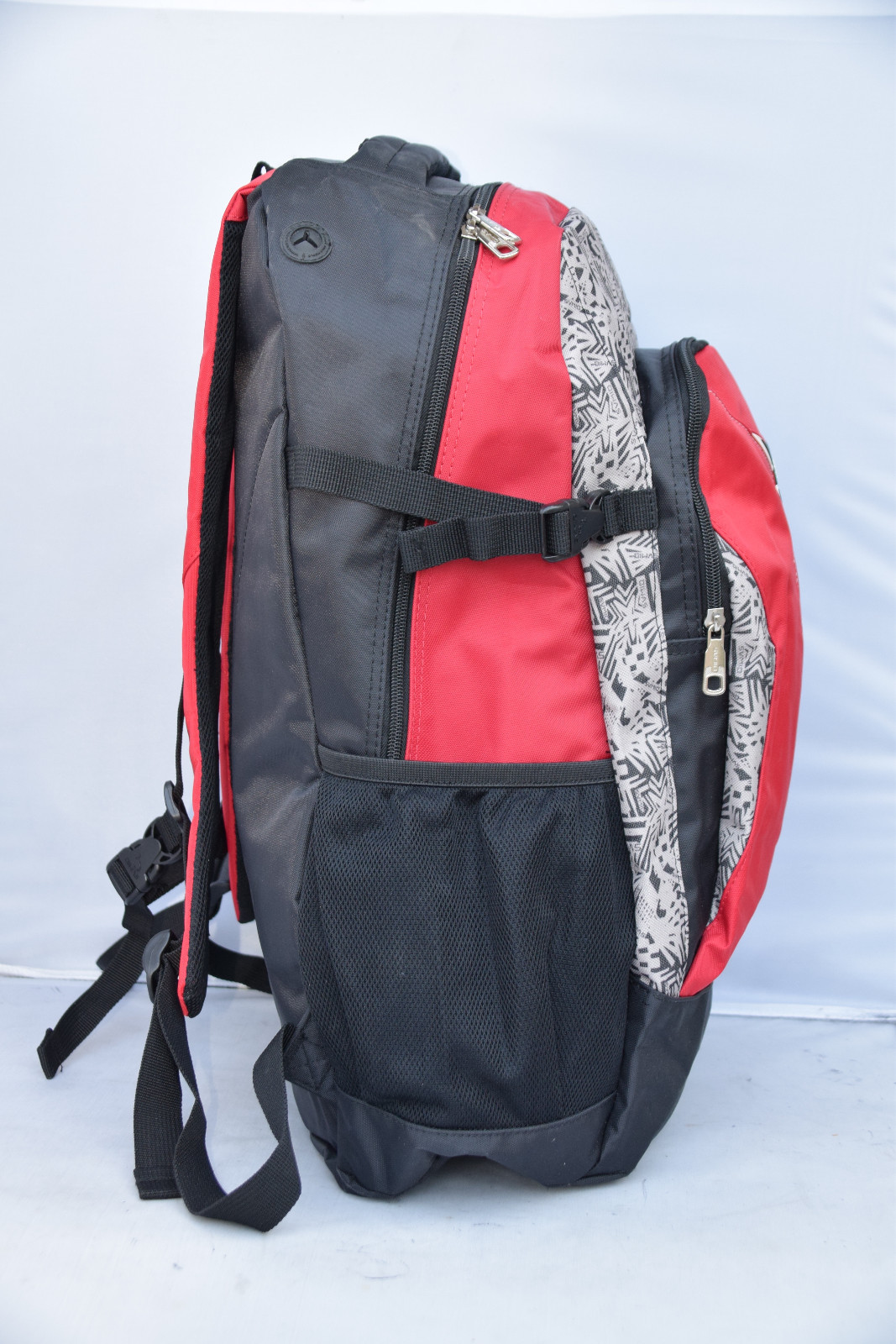 OIWAS 38L High-capacity Travel Backpack With Headphone Hole