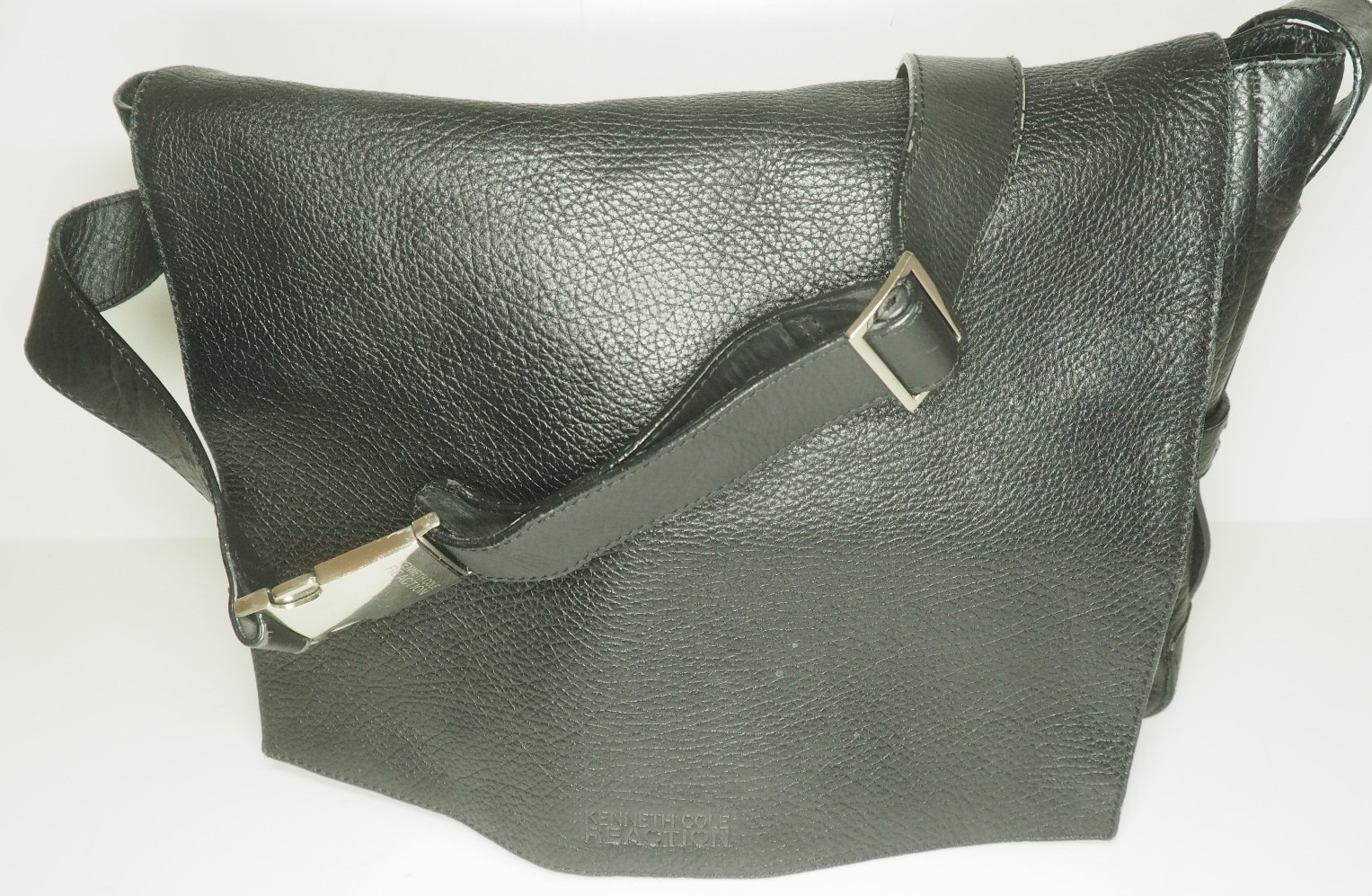 Kenneth Cole Reaction Black Solf Textured Leather Laptop Messenger Bag w Chrome