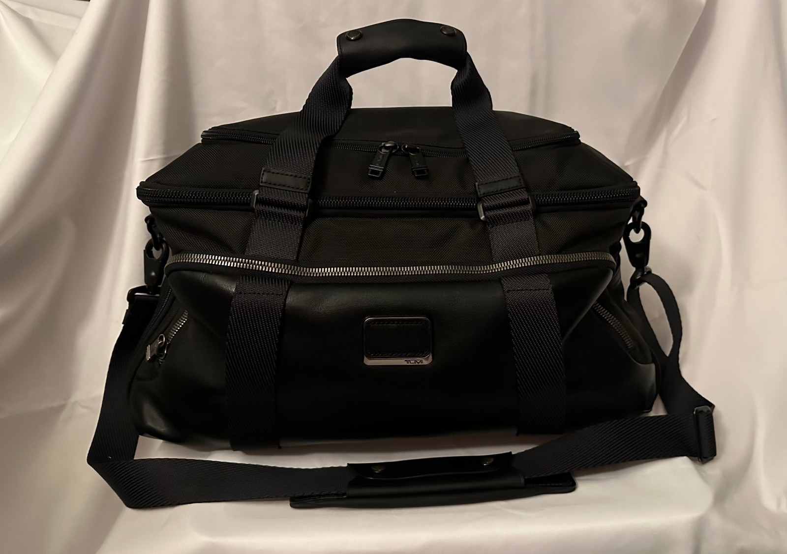 Tumi McCoy Gym Bag Alpha Bravo Black Ballistic Nylon Shoulder Duffel Duffle READ