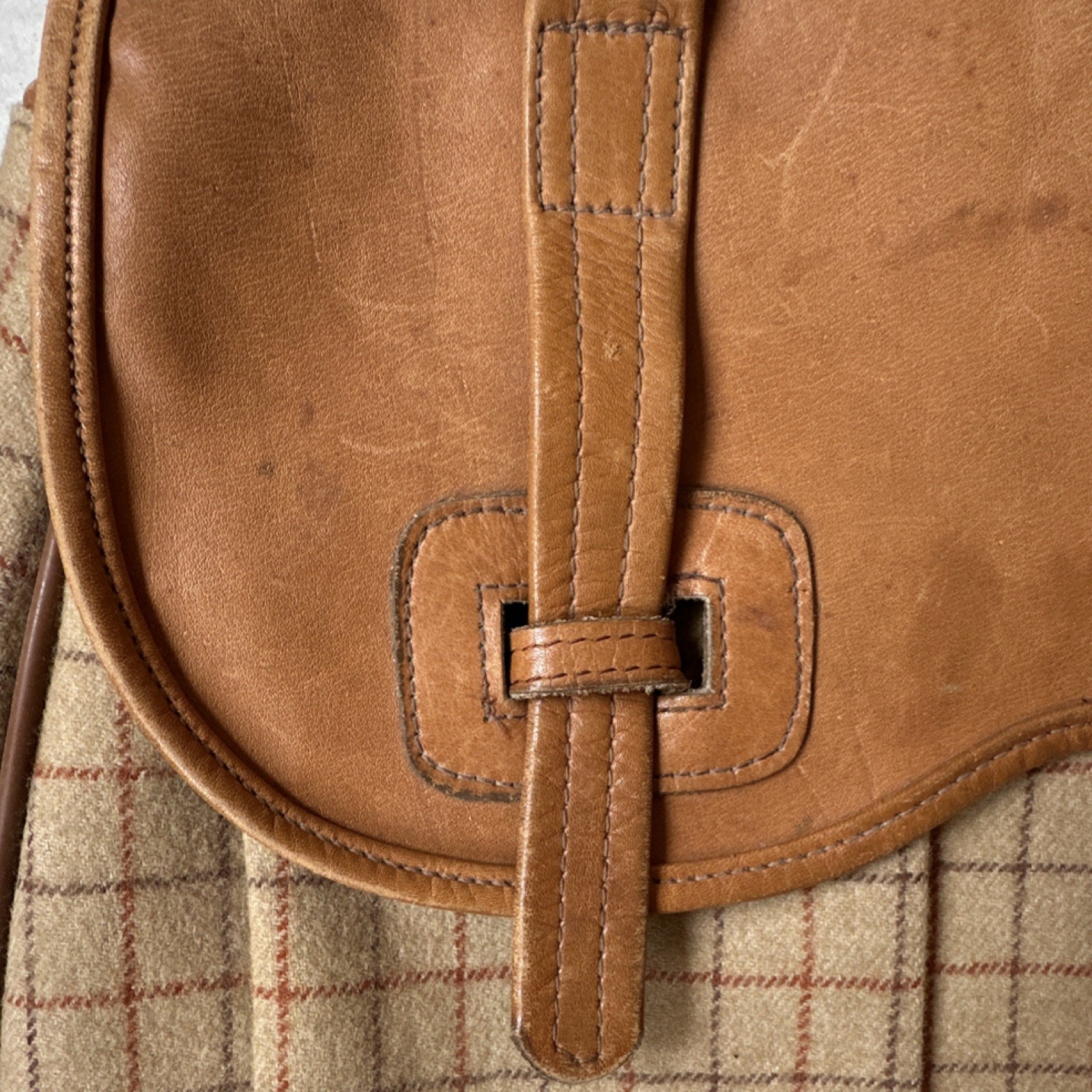 Bill Blass Brown Beige Checkered Messenger Bag Inner Outer Pockets Men’s Classic