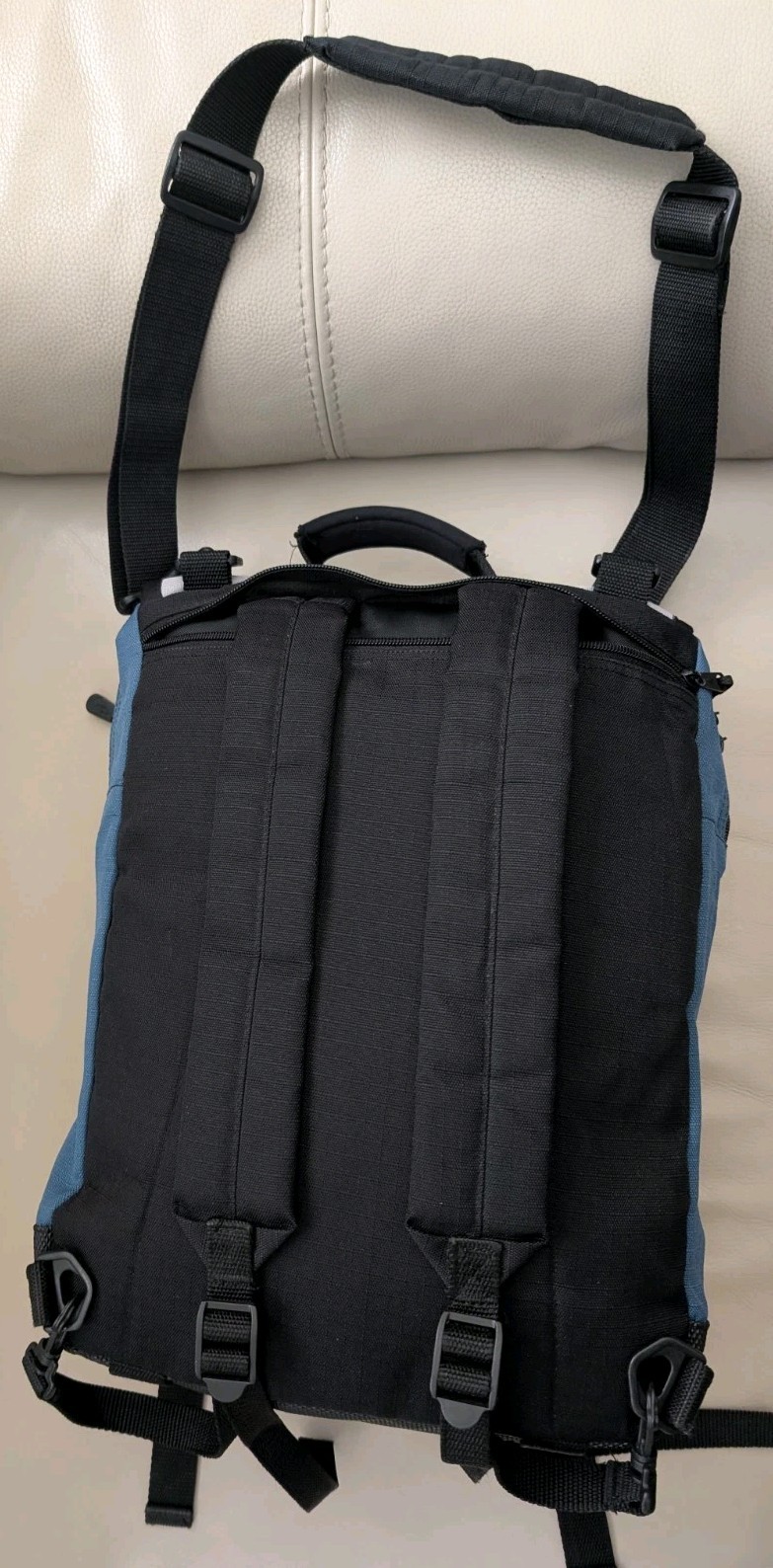Rip Curl Travel Light Backpack With Shoulder Strap Tuck Away Straps Many Pockets