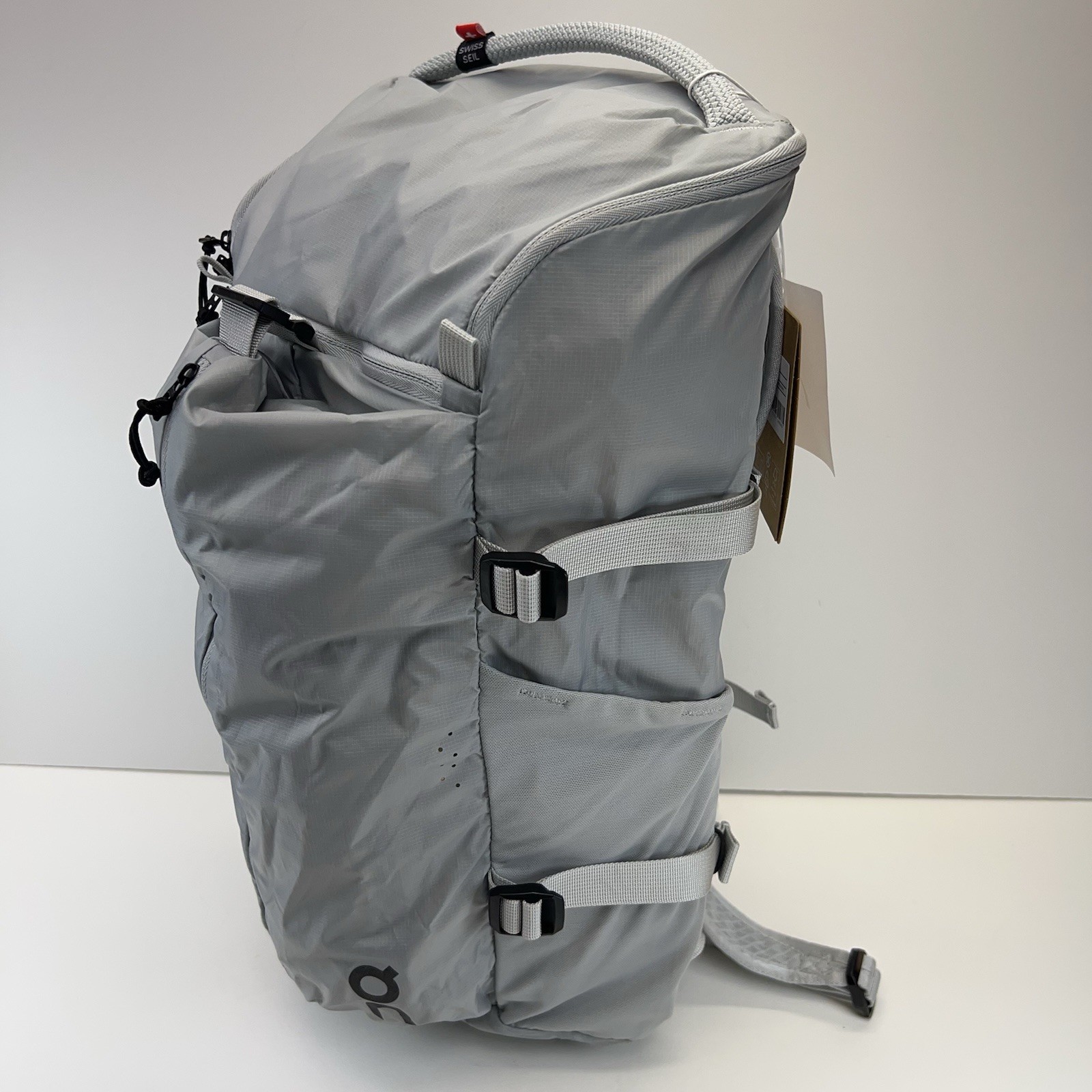ON Running Speed Pack 18L Lite Backpack Travel Gym Hiking Running Gray NWT
