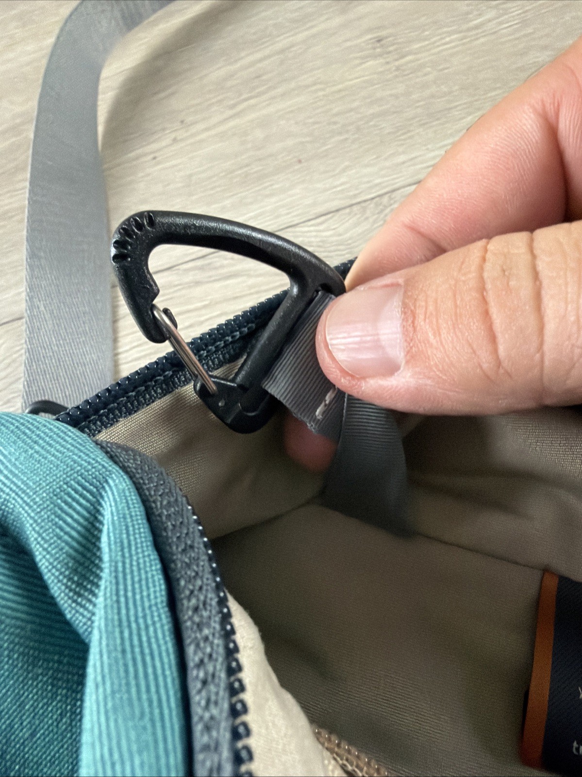 Bellroy Mini Sling Bag (Slim Crossbody Bag For Men & Women) Green Teal EUC