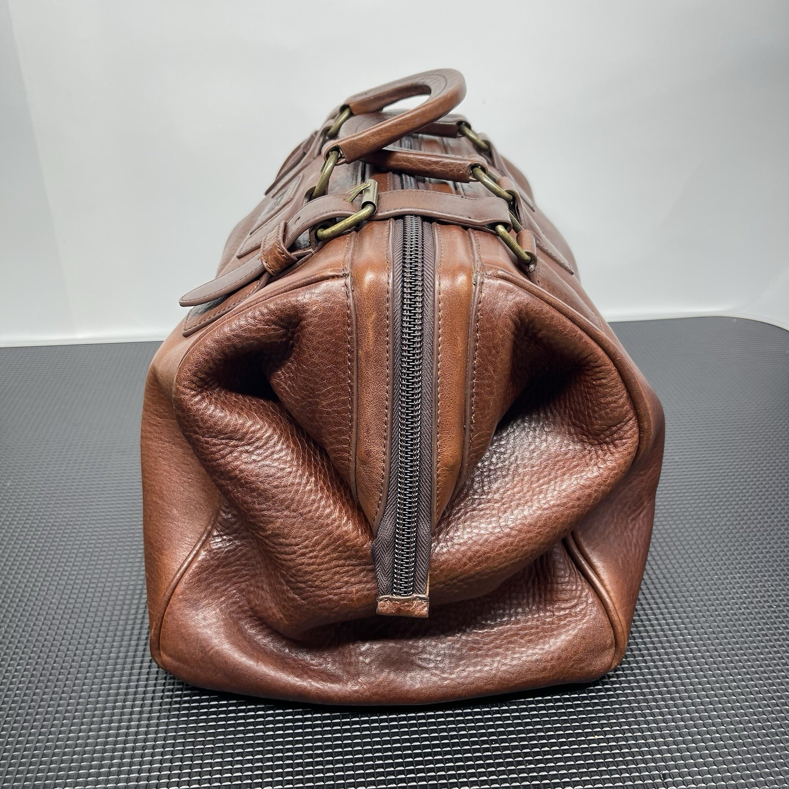 Duluth Trading Co. Lifetime Leather AWOL Bag Doctor Weekender Overnight Duffle