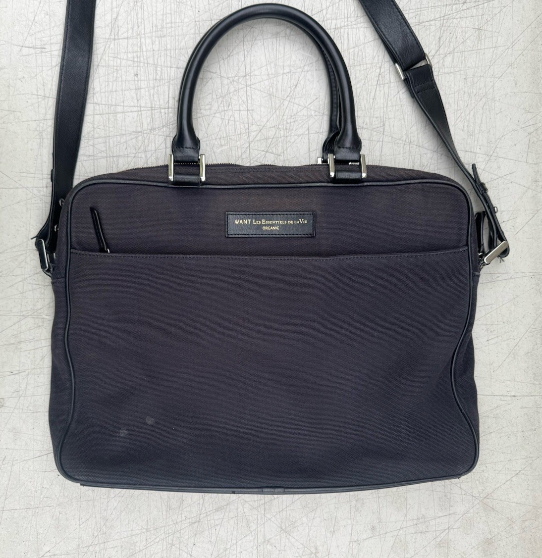 WANT Les Essentiels De La Vie Organic Heathrow Commuter Messenger Bag Black used